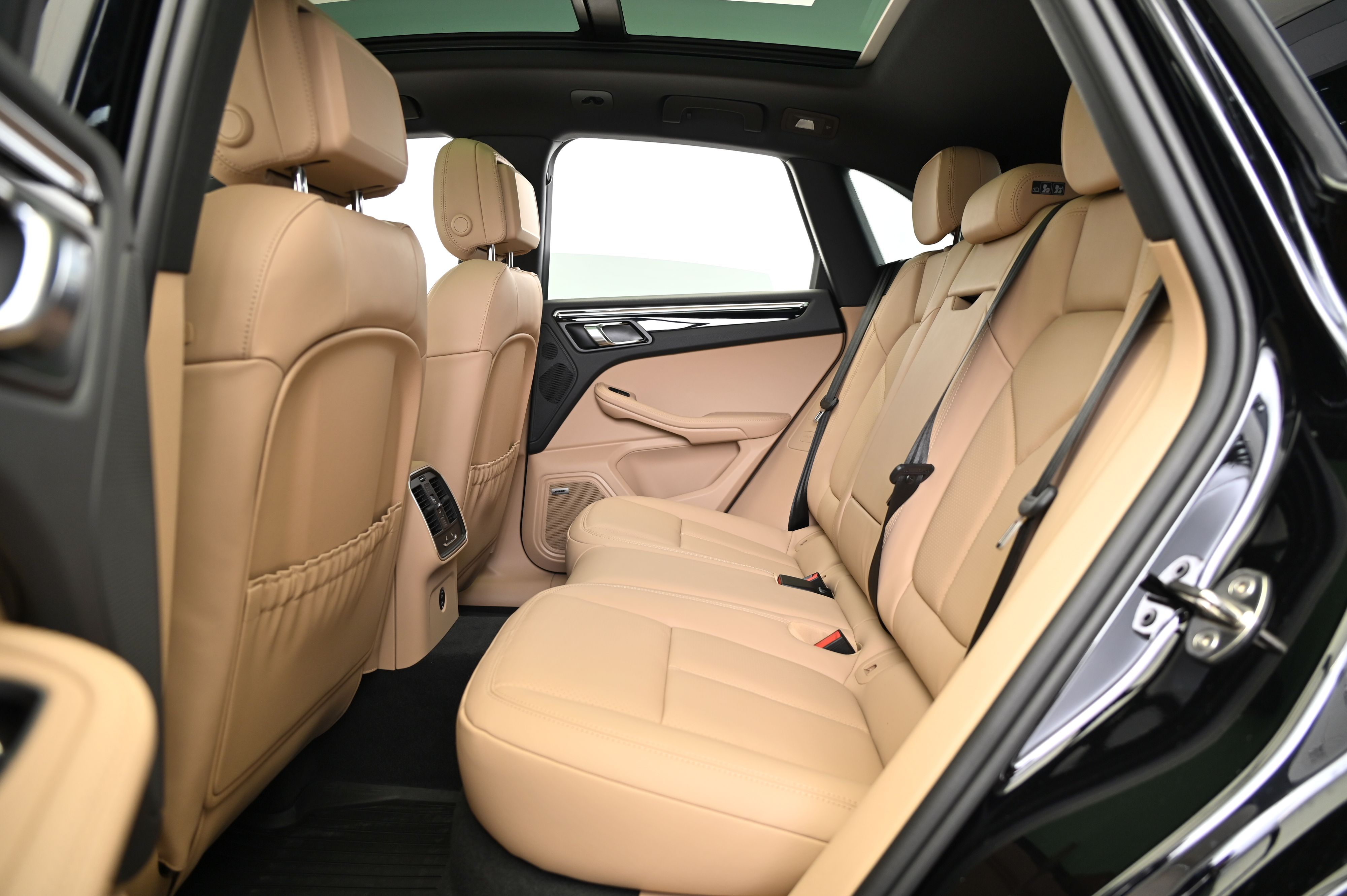 Thumbnail: 2025 Porsche Macan - 32