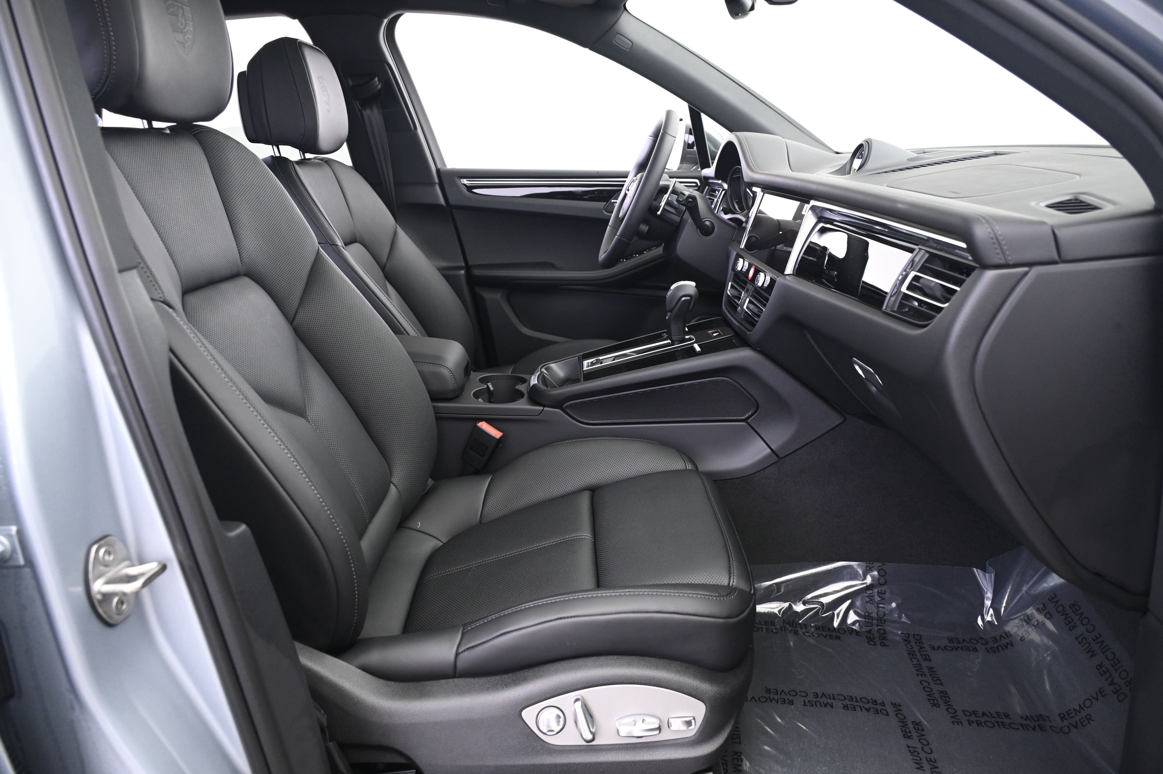 Thumbnail: 2026 Porsche Macan - 23