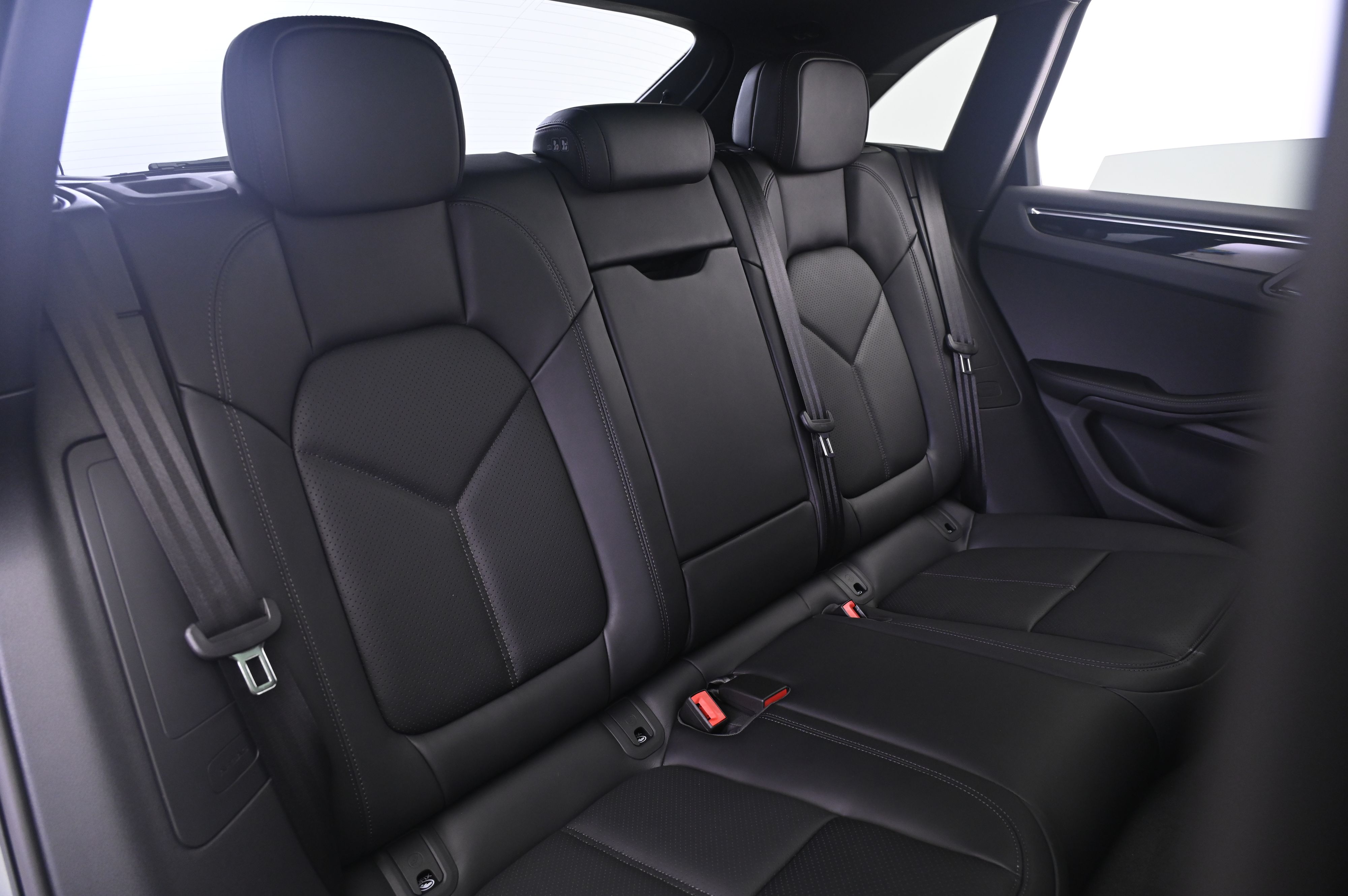Thumbnail: 2026 Porsche Macan - 19