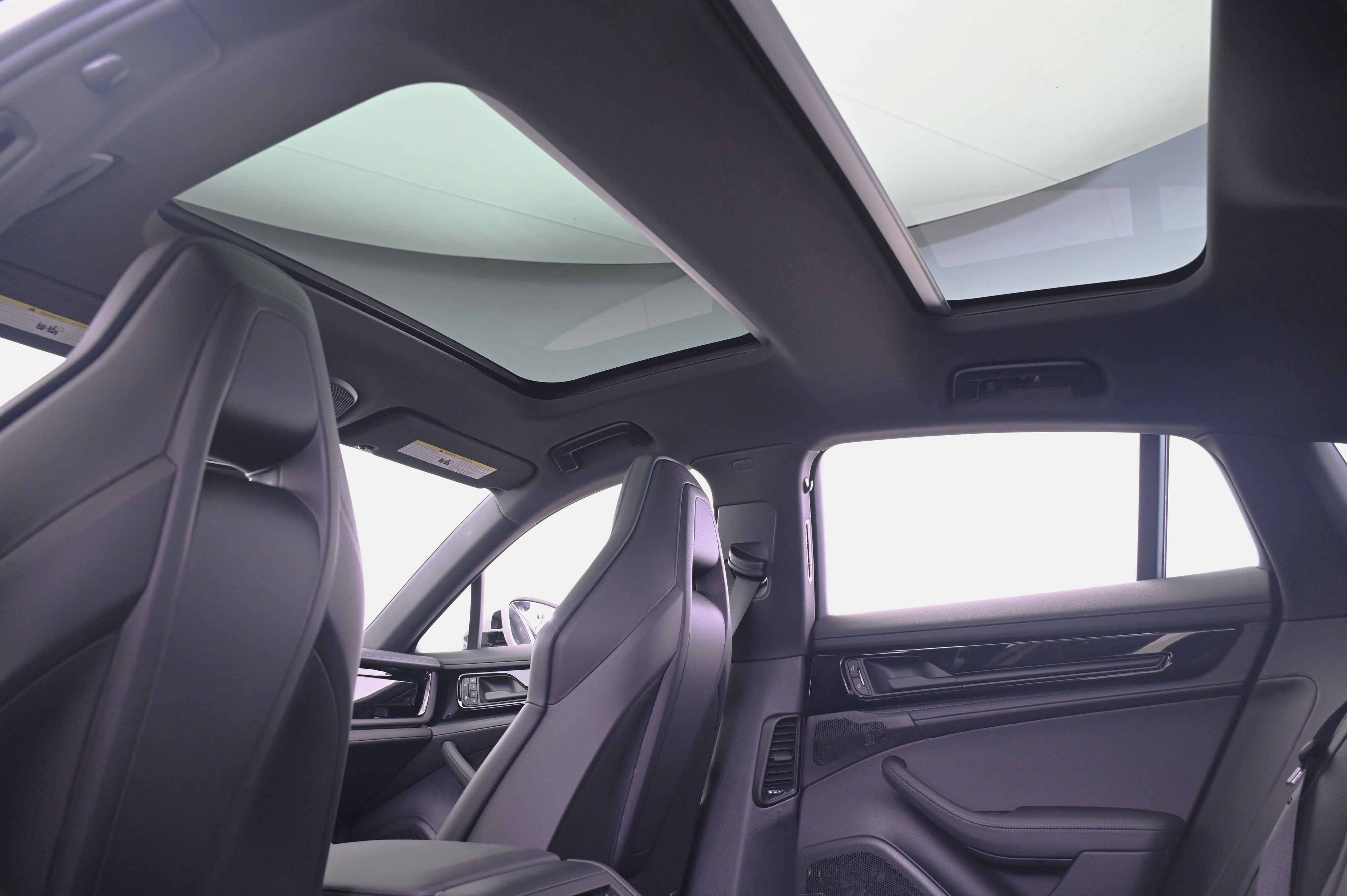 Thumbnail: 2026 Porsche Panamera - 28