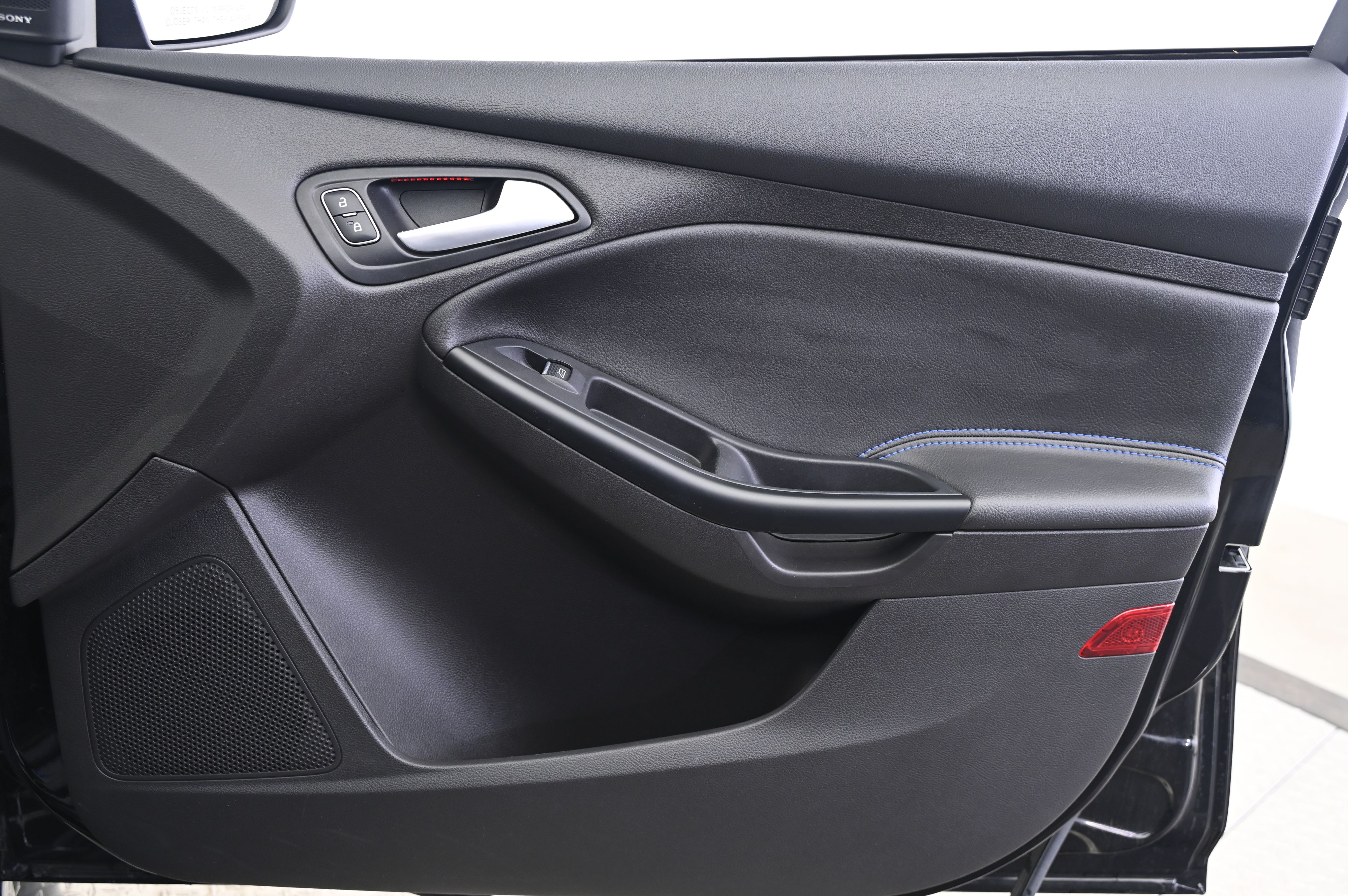 Thumbnail: 2016 Ford Focus - 21