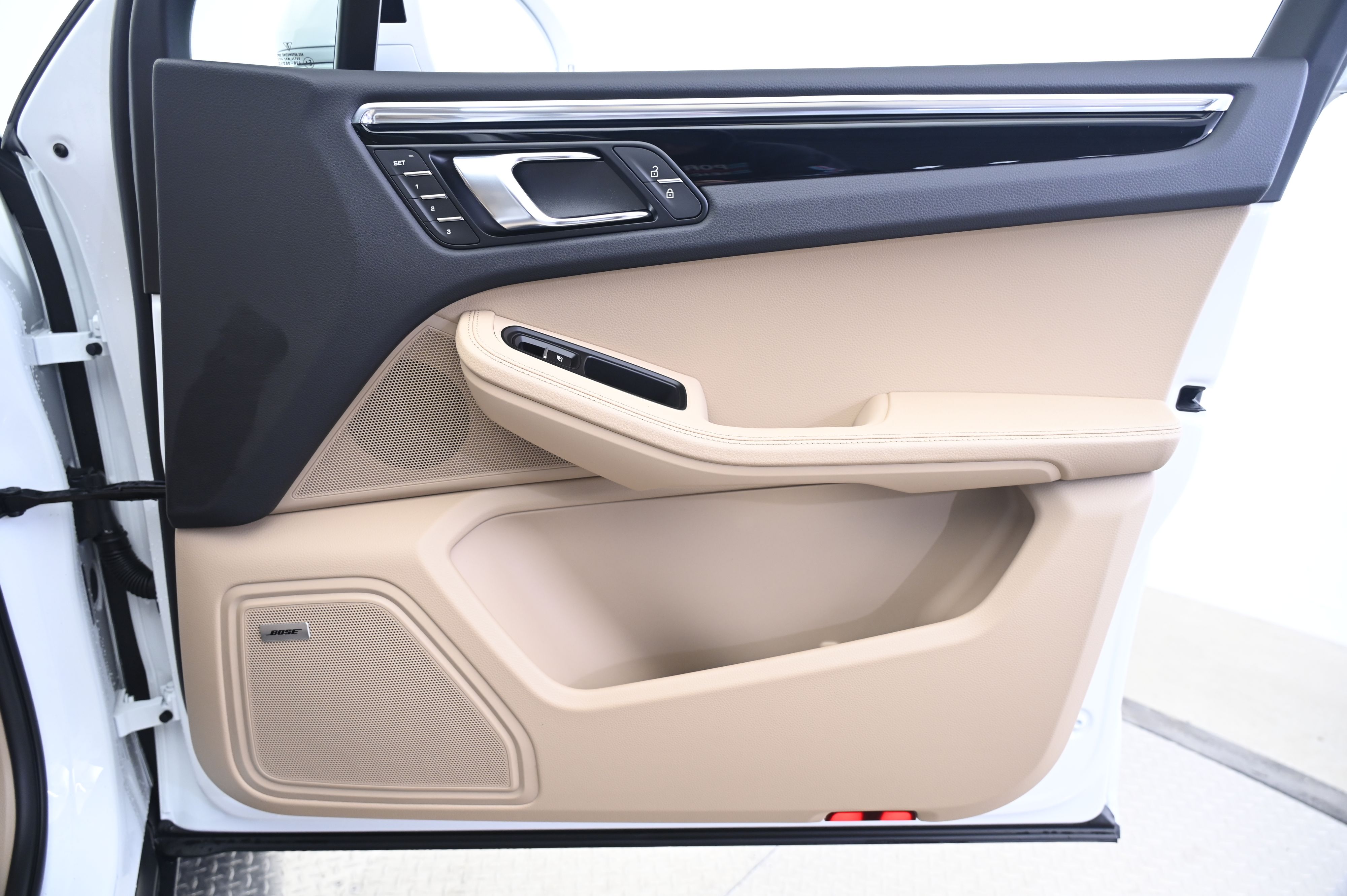 Thumbnail: 2026 Porsche Macan - 20