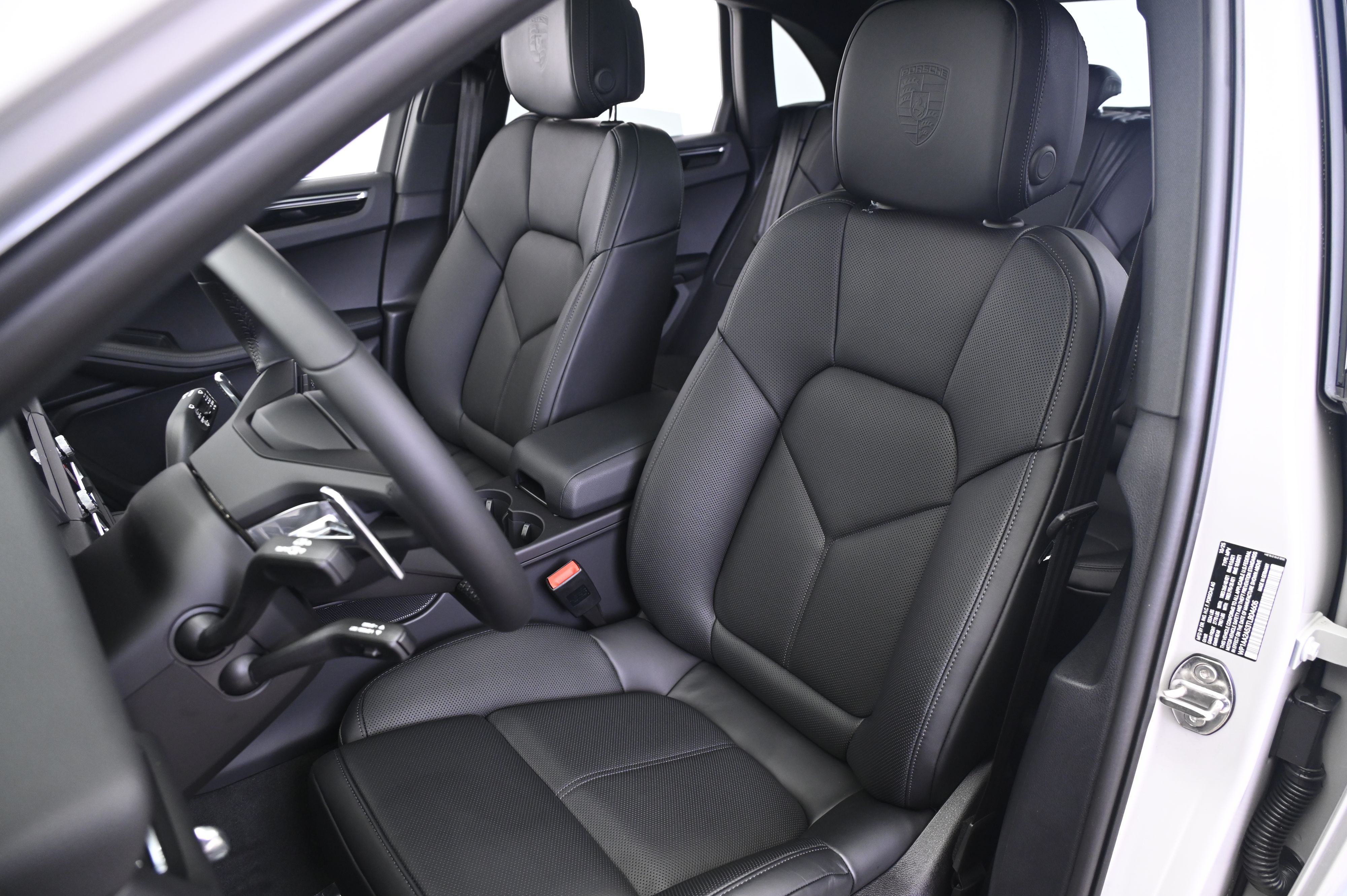 Thumbnail: 2026 Porsche Macan - 5