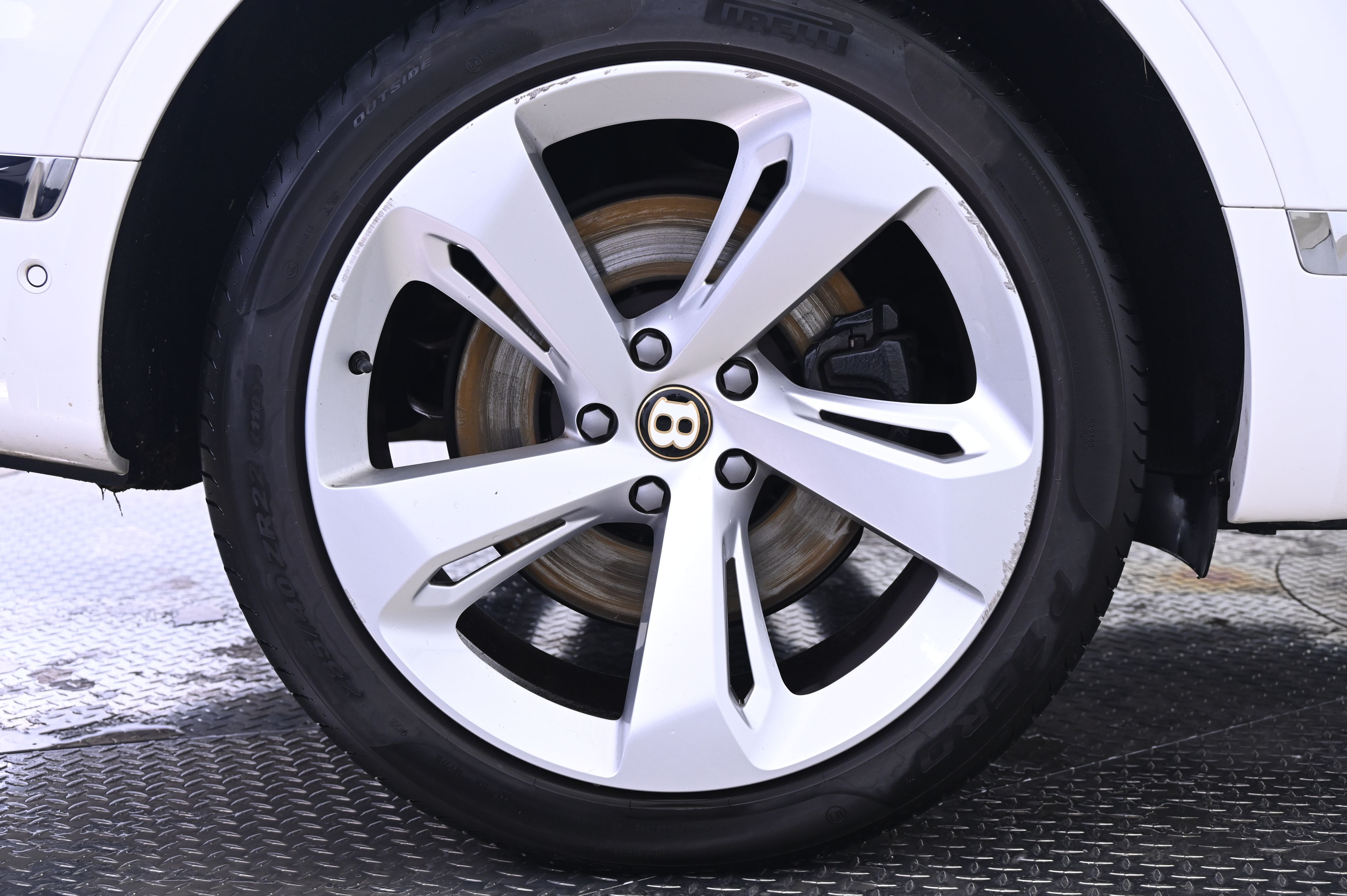 Thumbnail: 2019 Bentley Bentayga - 13