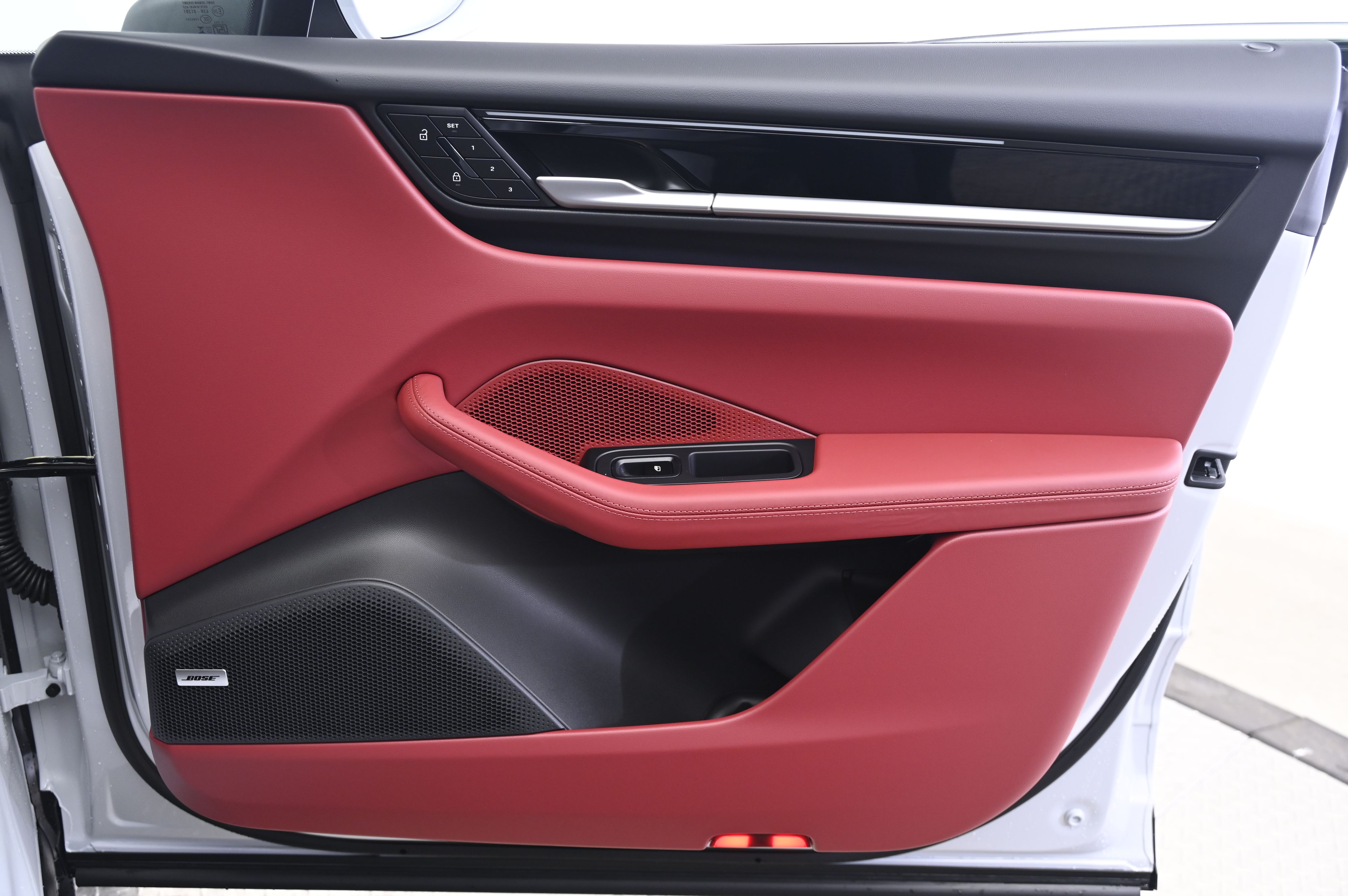 Thumbnail: 2025 Porsche Macan - 21