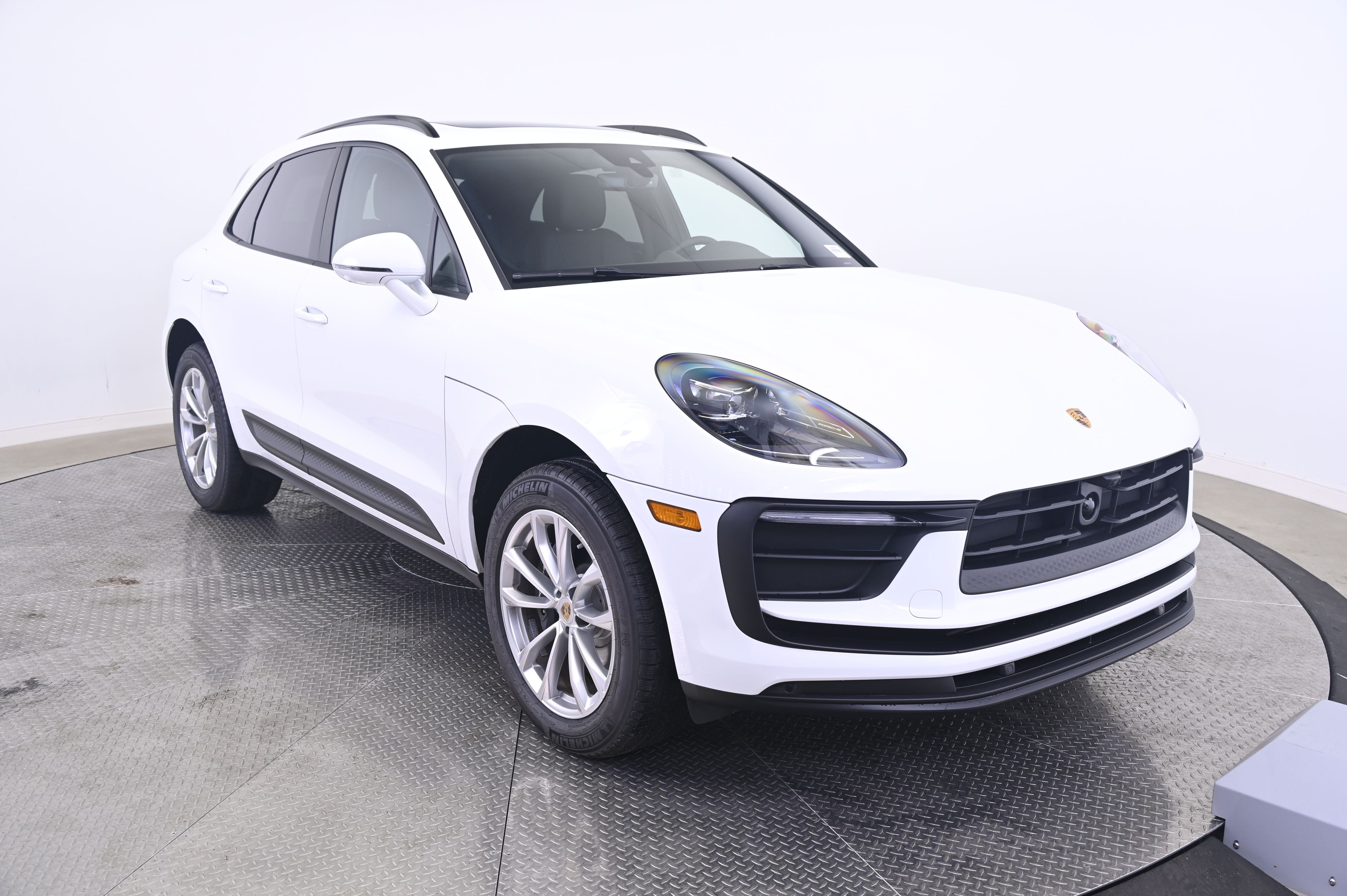 Thumbnail: 2026 Porsche Macan - 9
