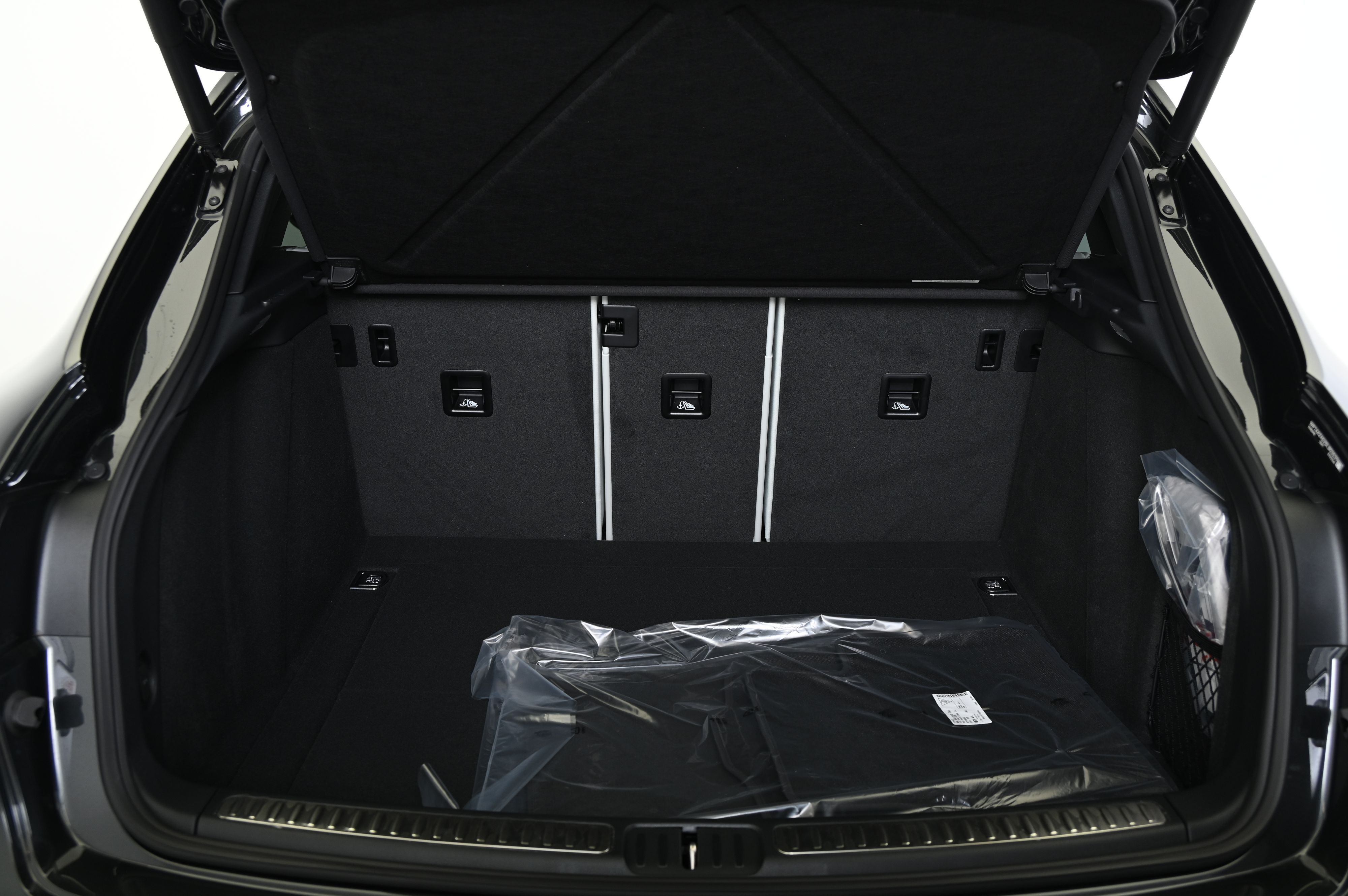 Thumbnail: 2025 Porsche Macan - 21