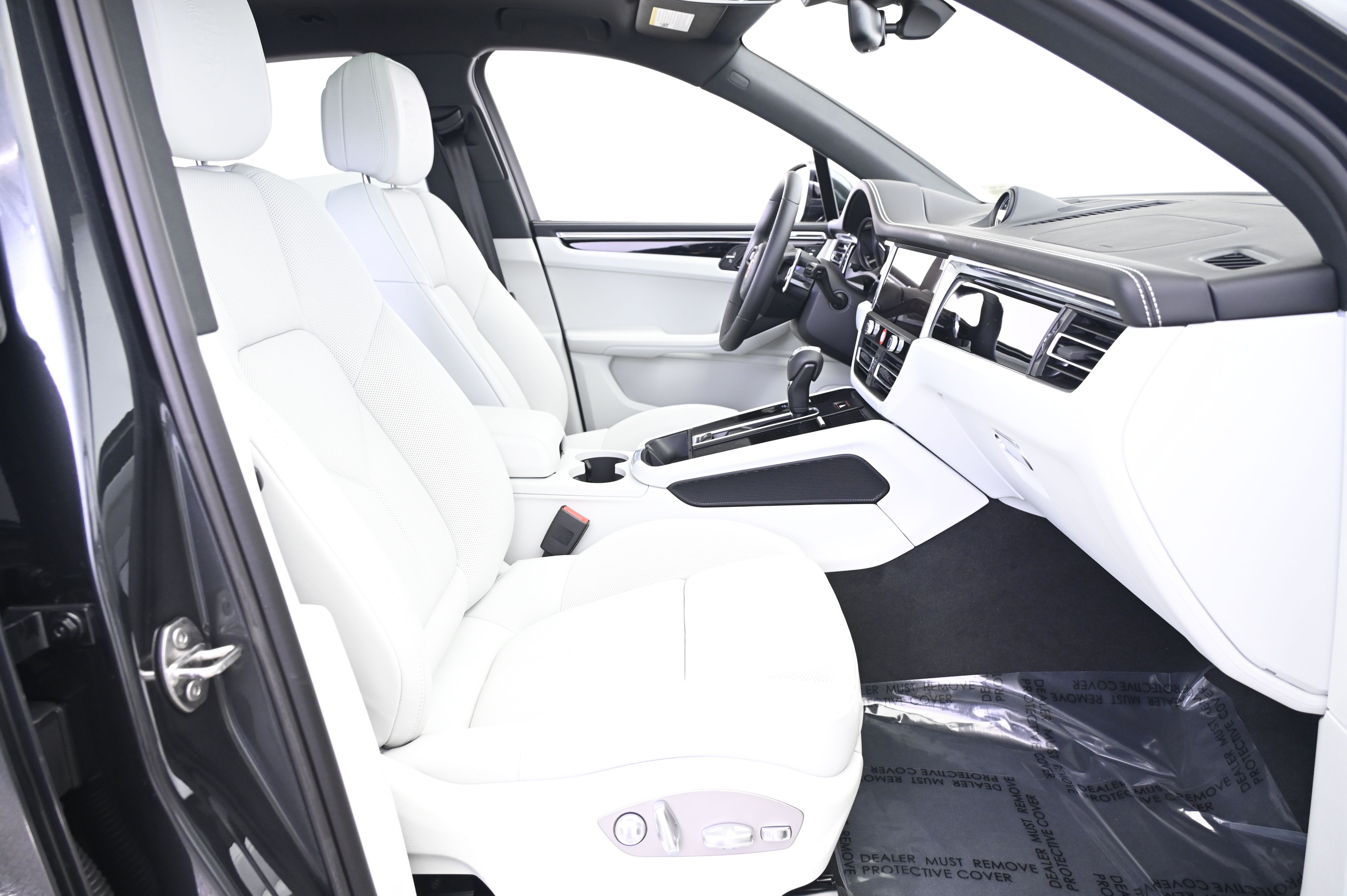 Thumbnail: 2026 Porsche Macan - 23