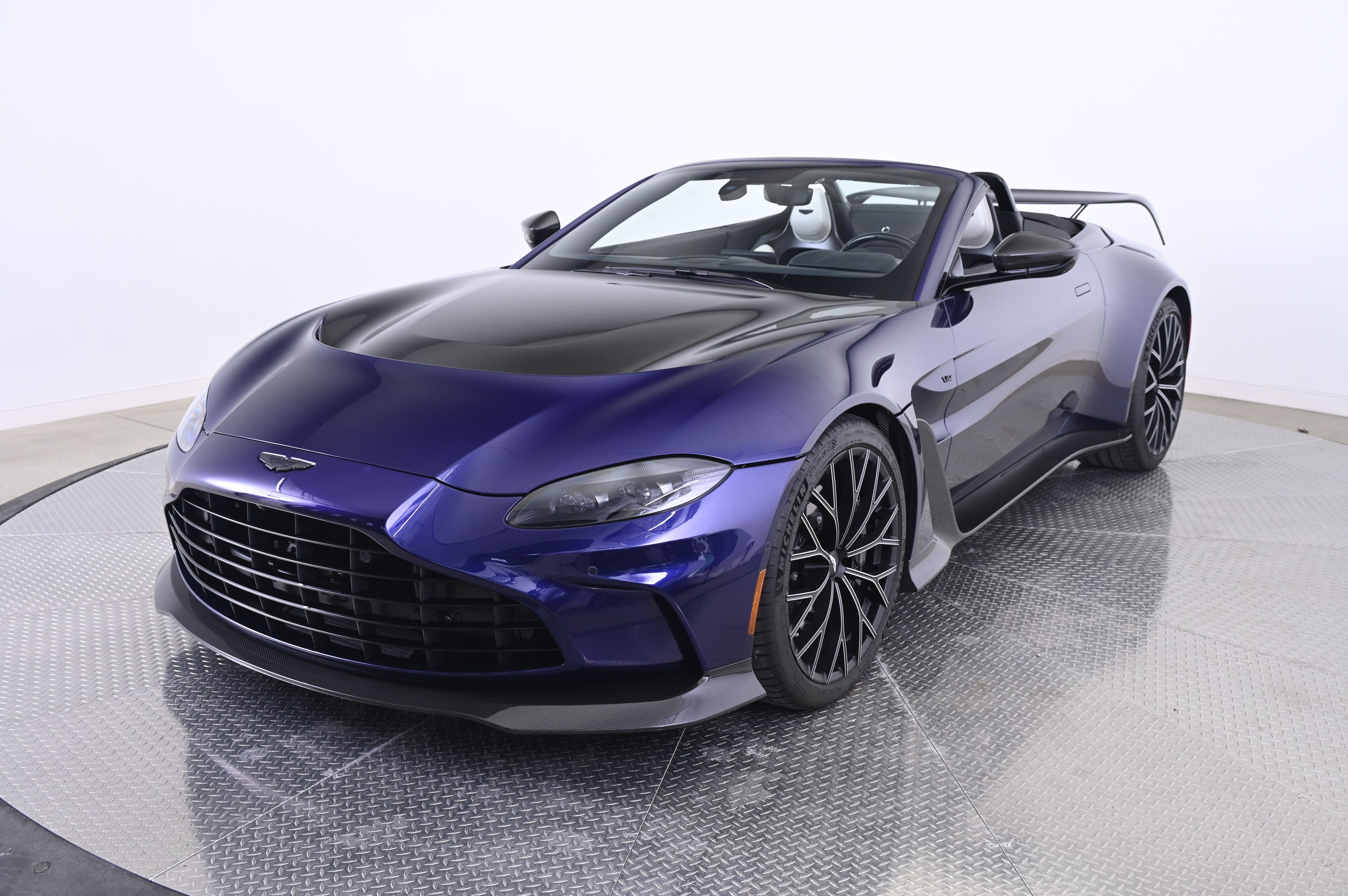 Thumbnail: 2023 Aston Martin Vantage - 1