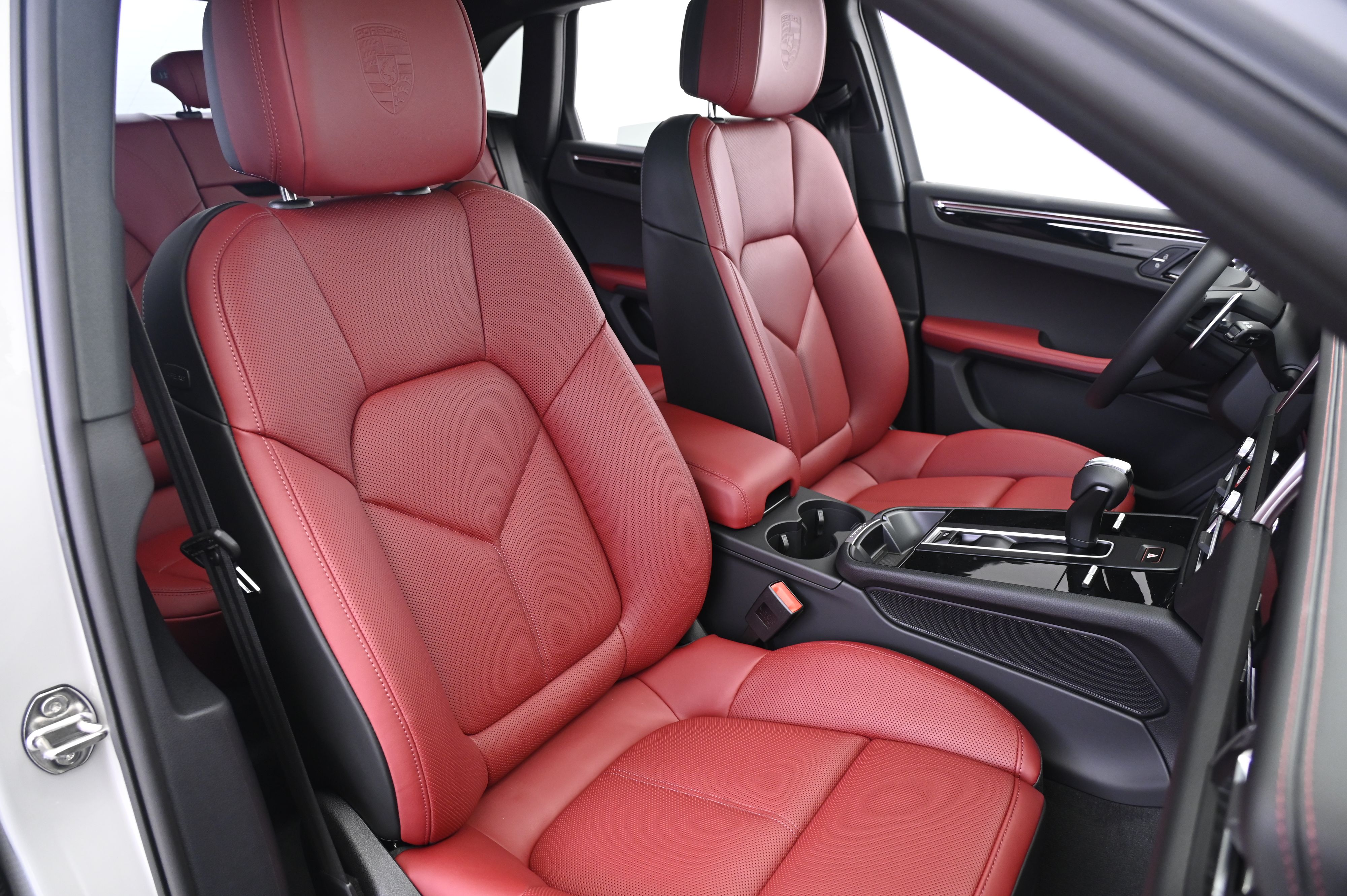 Thumbnail: 2026 Porsche Macan - 24