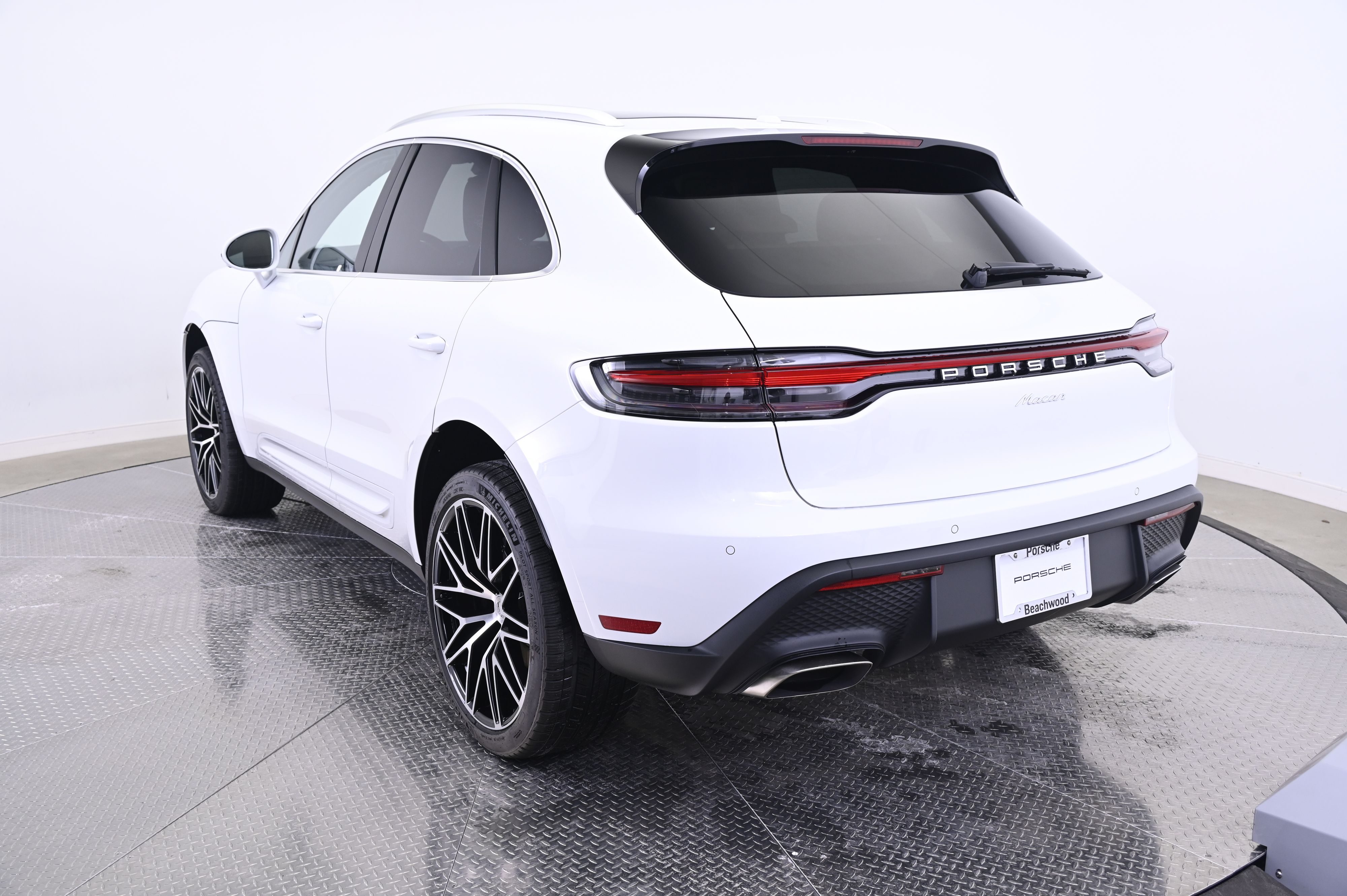 Thumbnail: 2026 Porsche Macan - 3