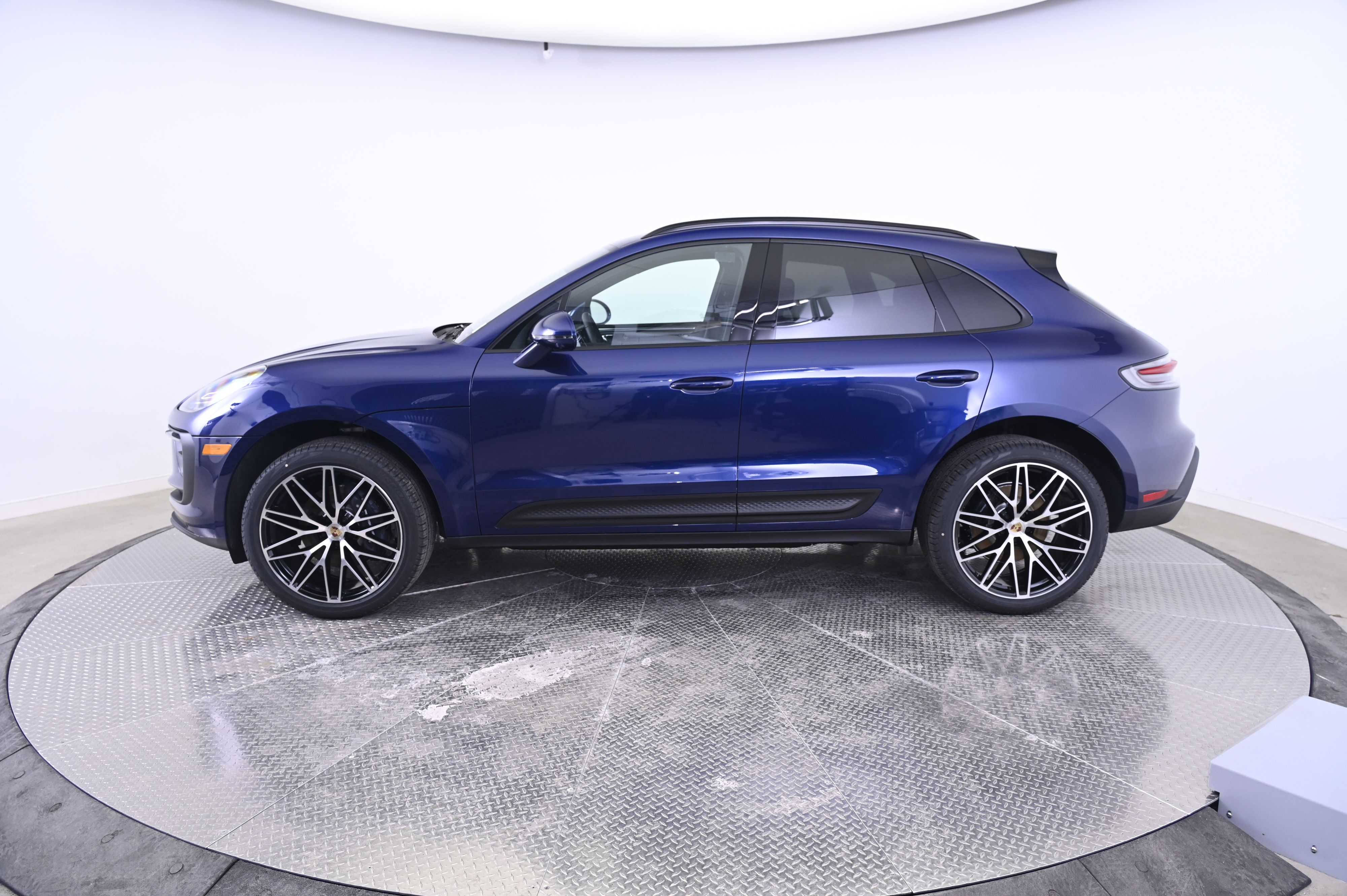 Thumbnail: 2026 Porsche Macan - 2