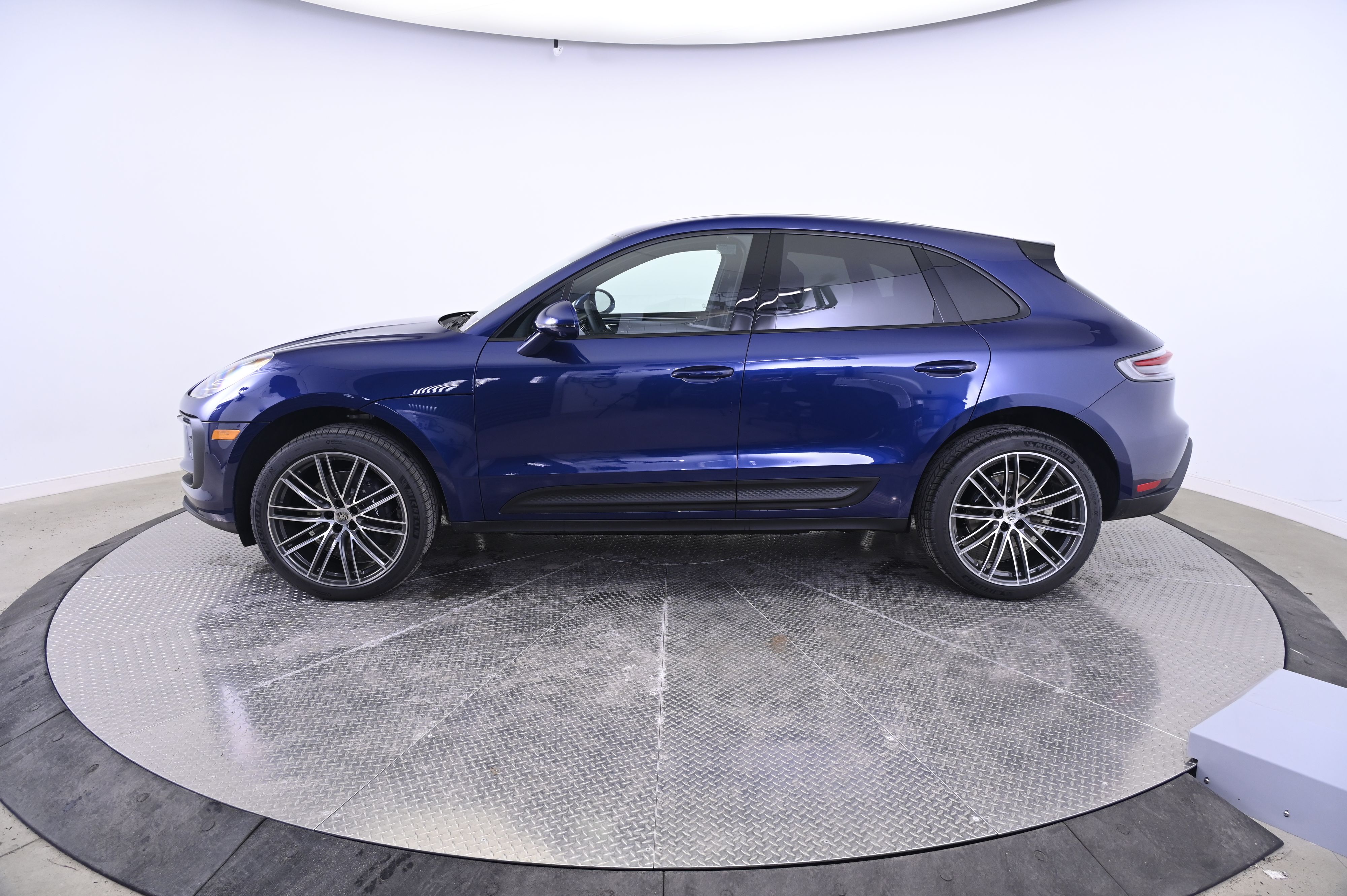 Thumbnail: 2026 Porsche Macan - 2