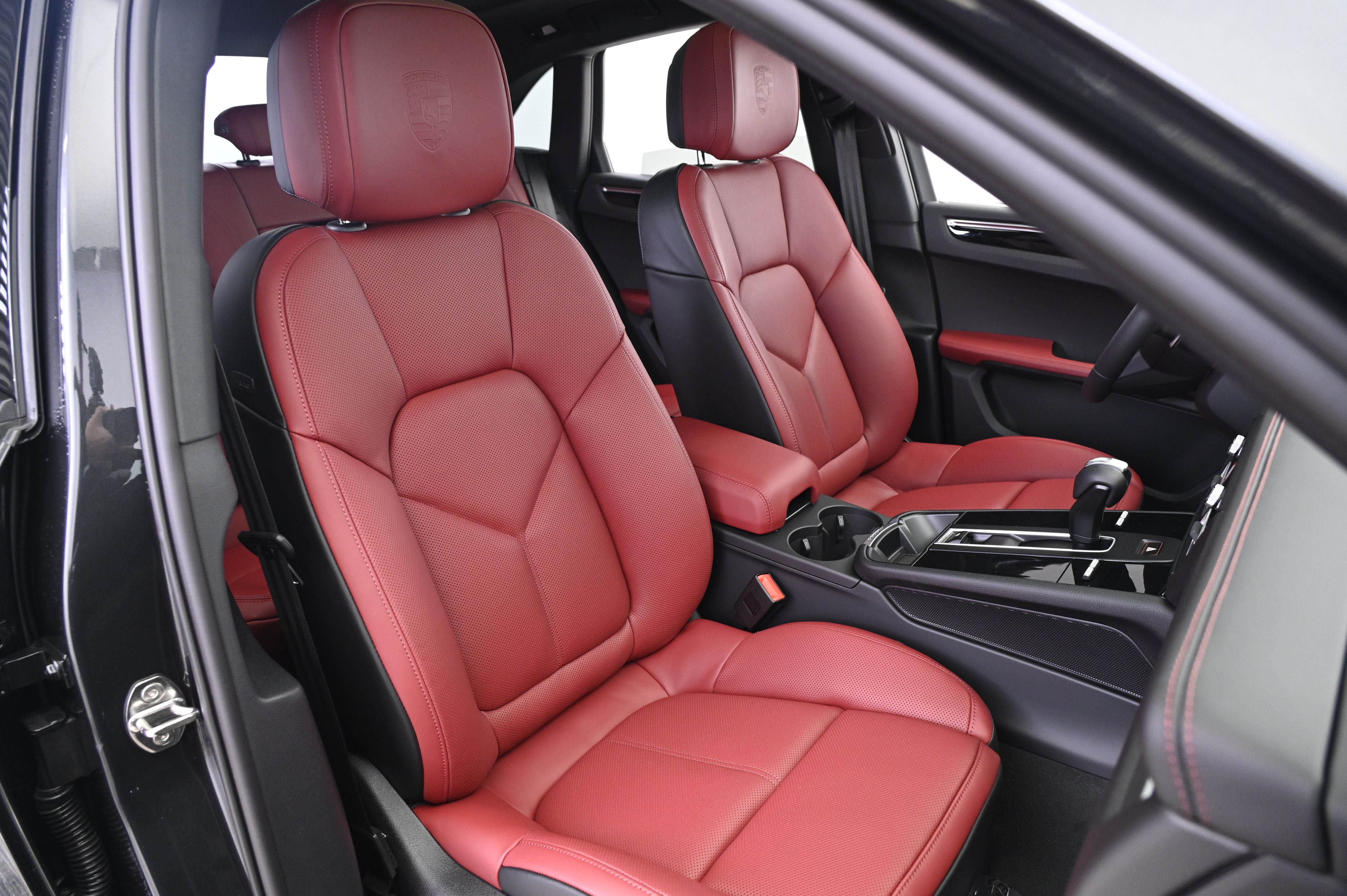 Thumbnail: 2026 Porsche Macan - 24