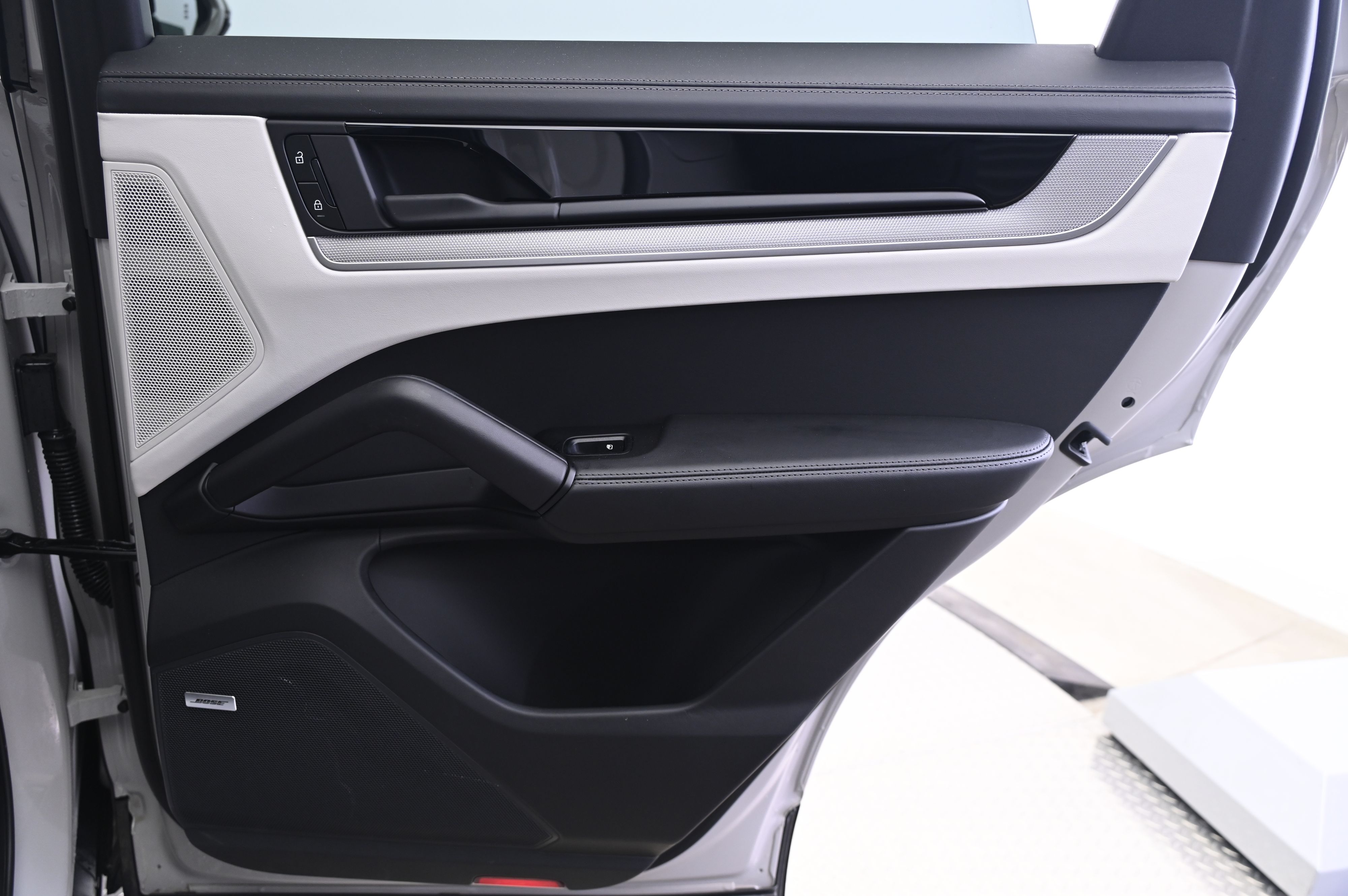 Thumbnail: 2025 Porsche Cayenne - 16