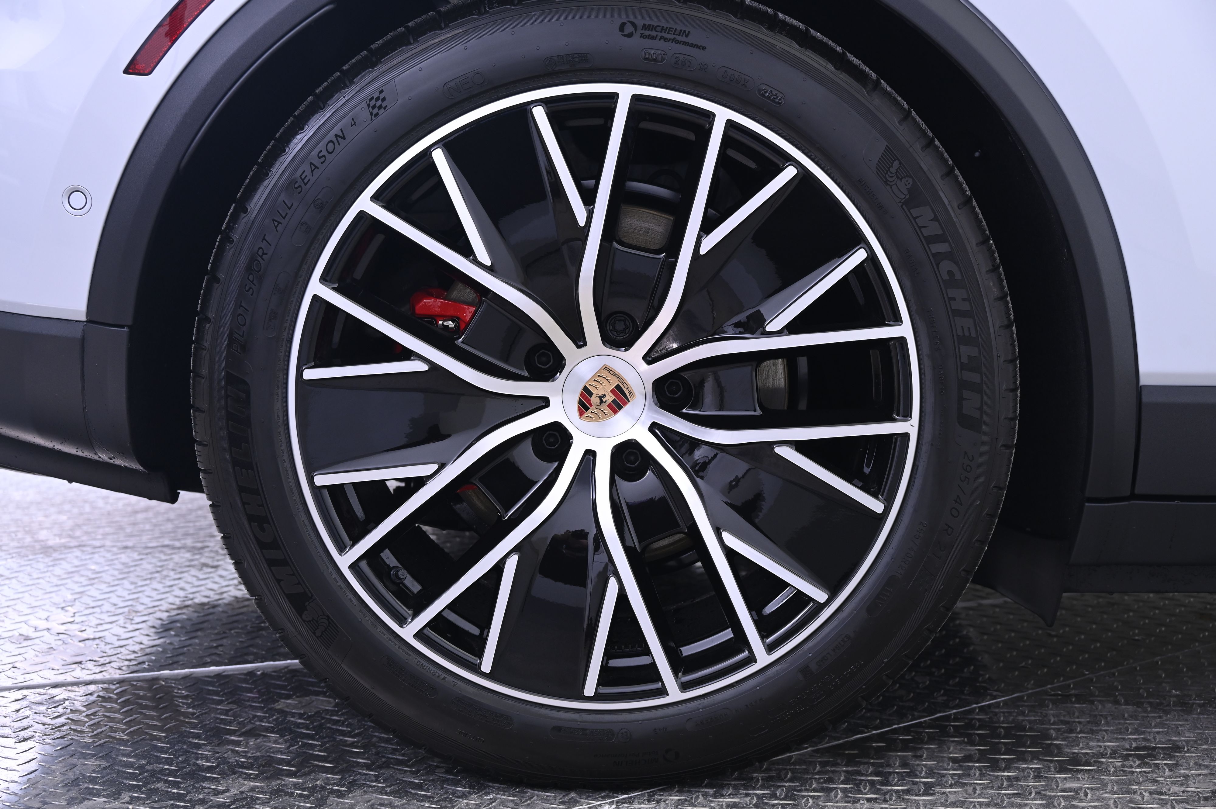 Thumbnail: 2025 Porsche Macan - 13