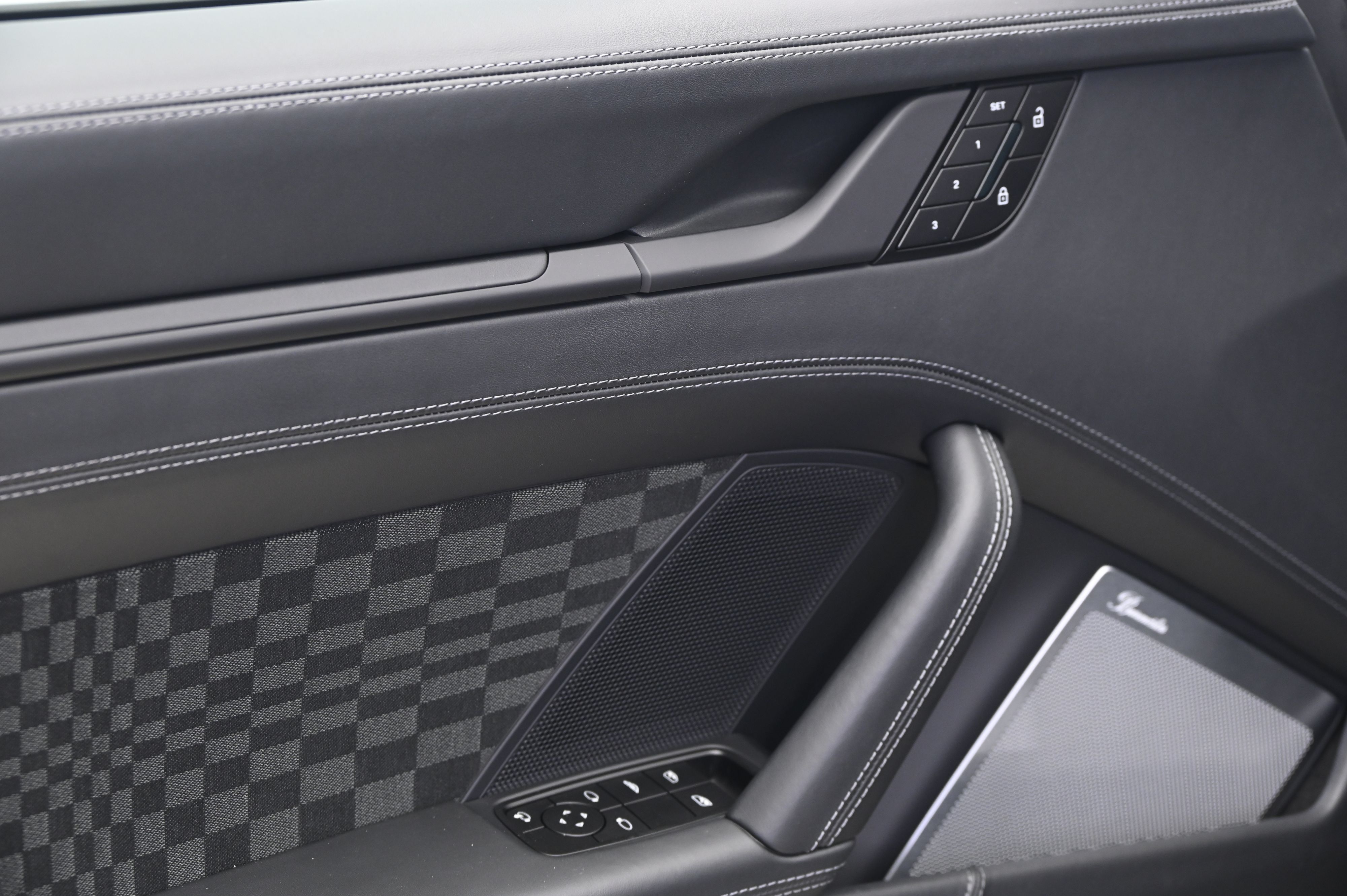 Thumbnail: 2026 Porsche 911 - 29