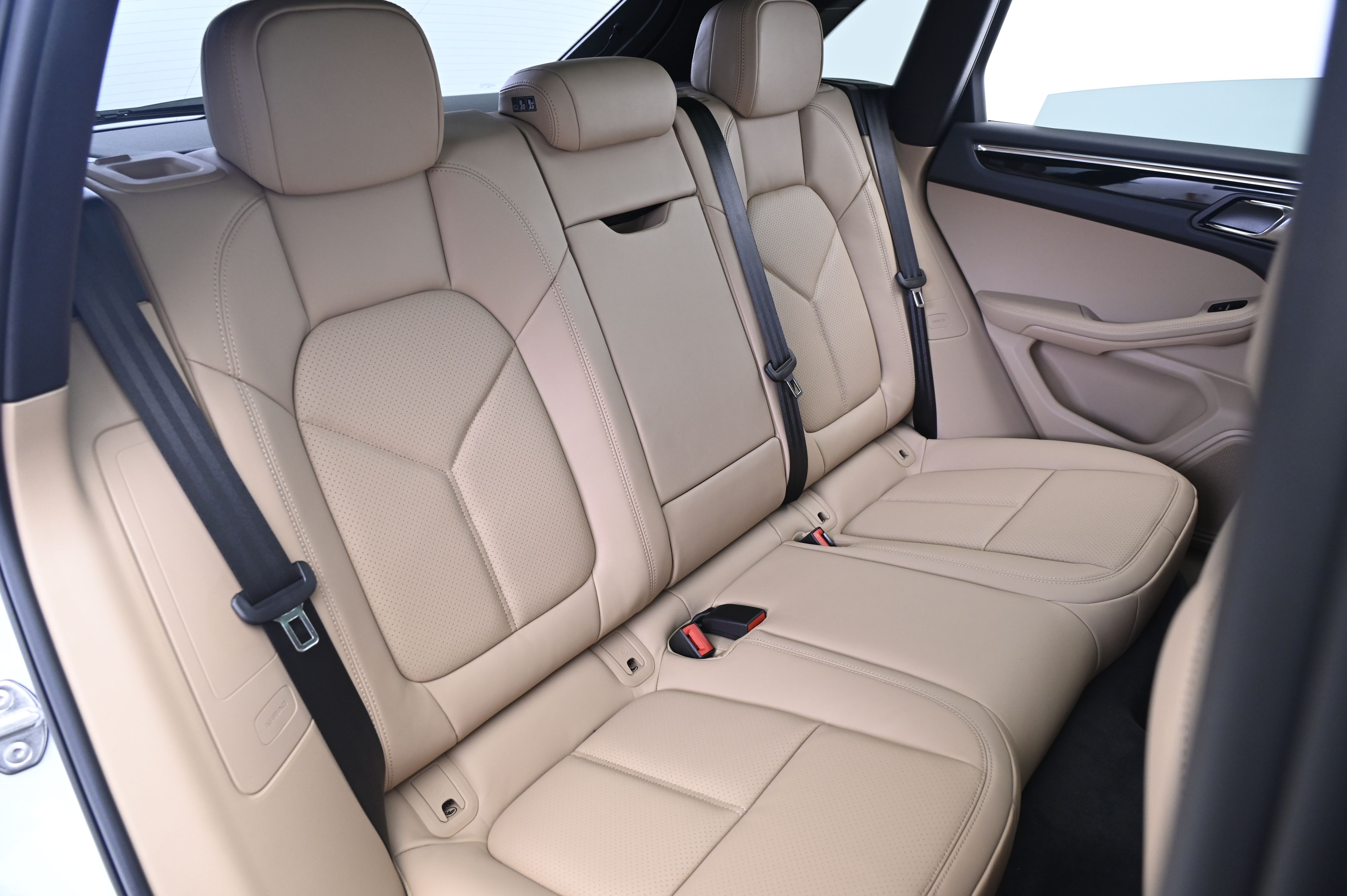 Thumbnail: 2026 Porsche Macan - 19