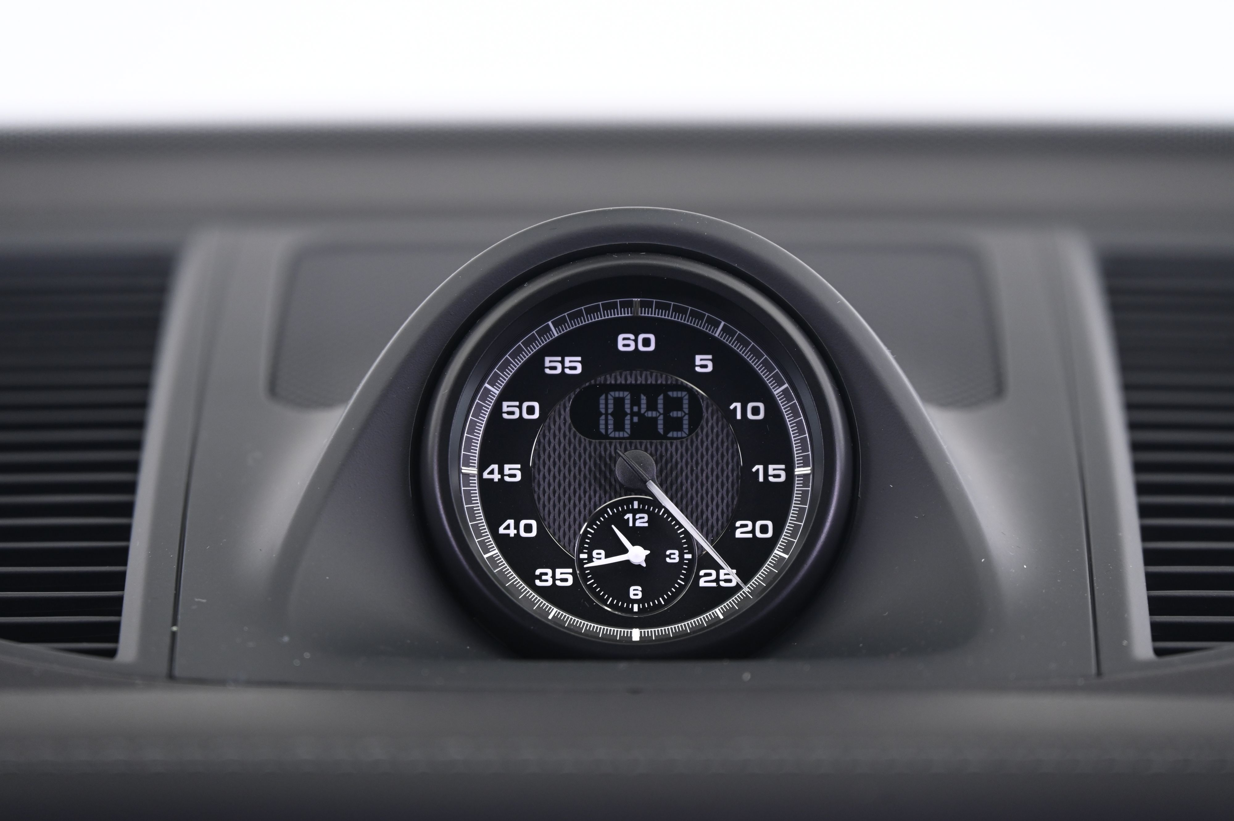 Thumbnail: 2026 Porsche Macan - 32