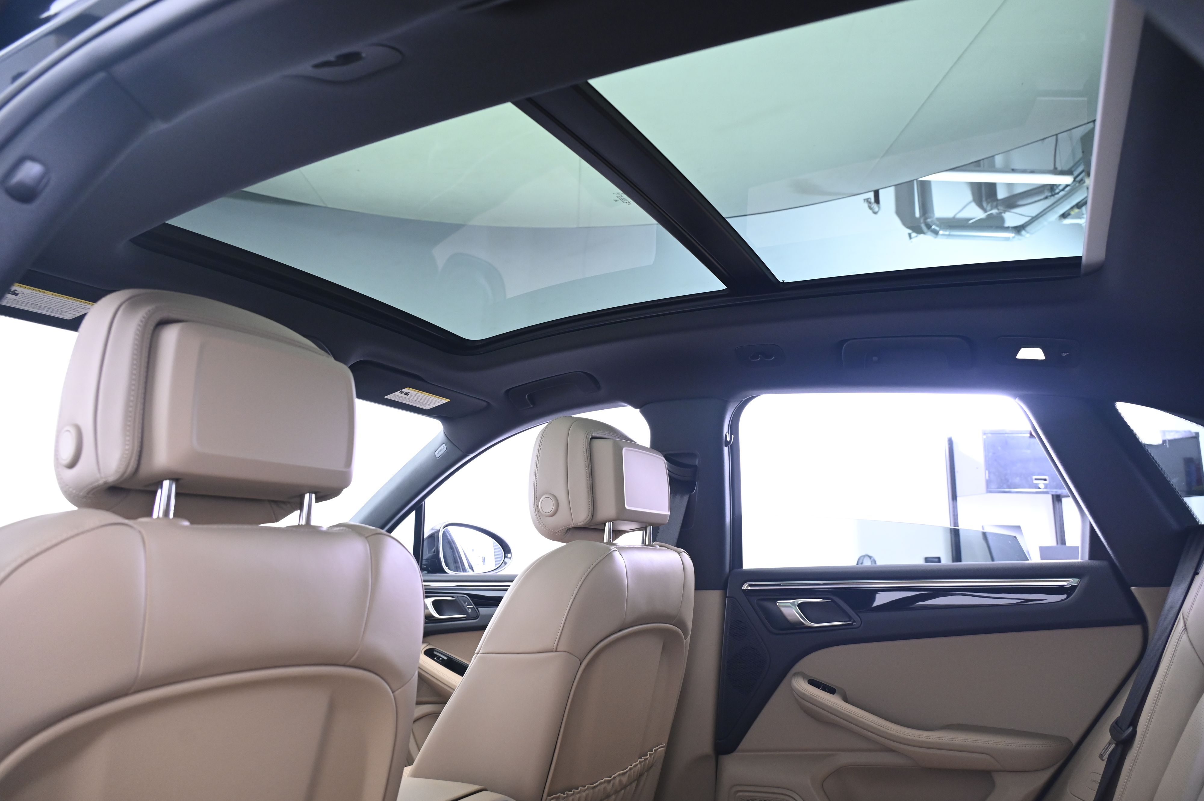 Thumbnail: 2025 Porsche Macan - 25