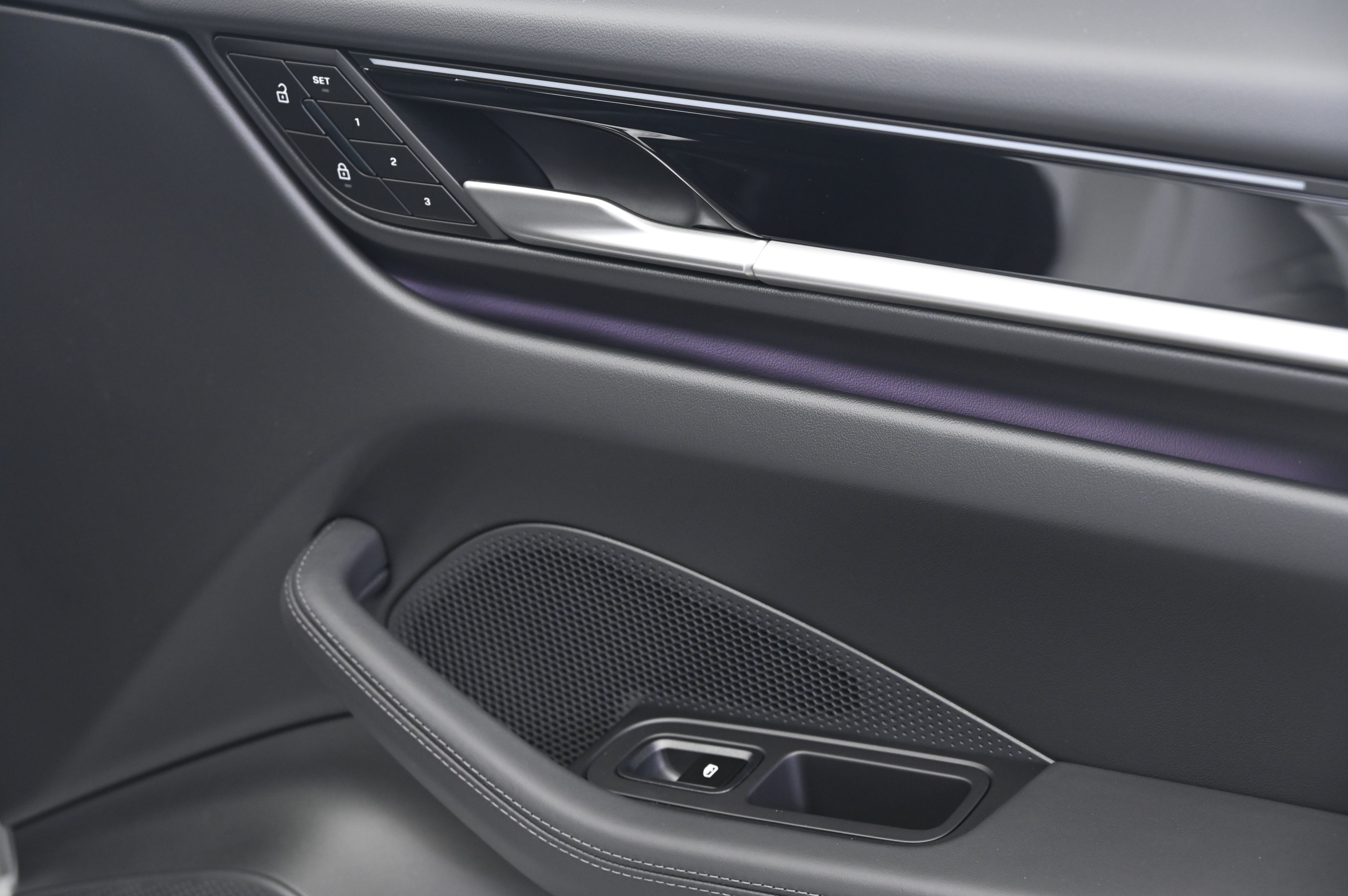 Thumbnail: 2025 Porsche Macan - 22