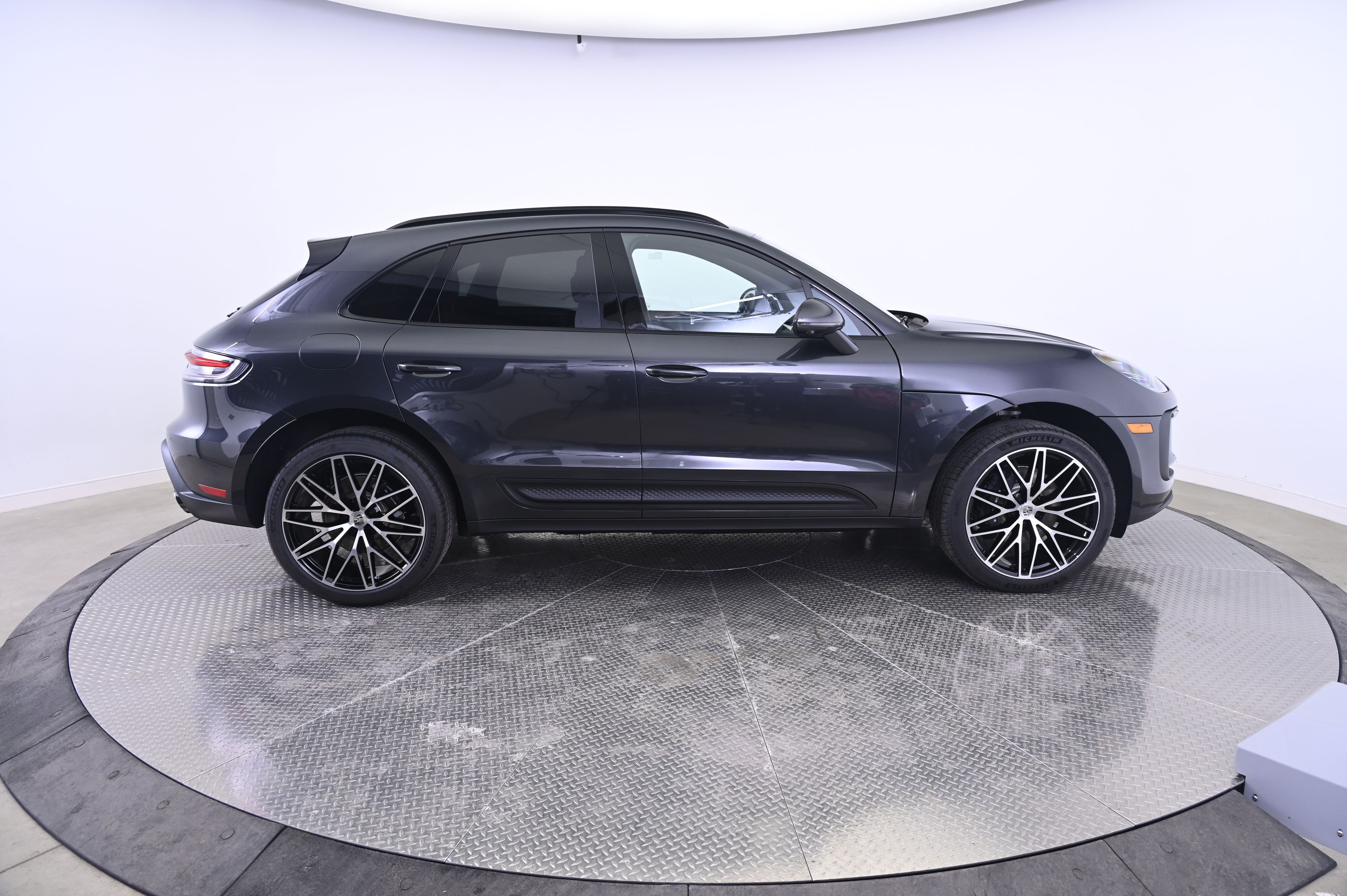Thumbnail: 2026 Porsche Macan - 8