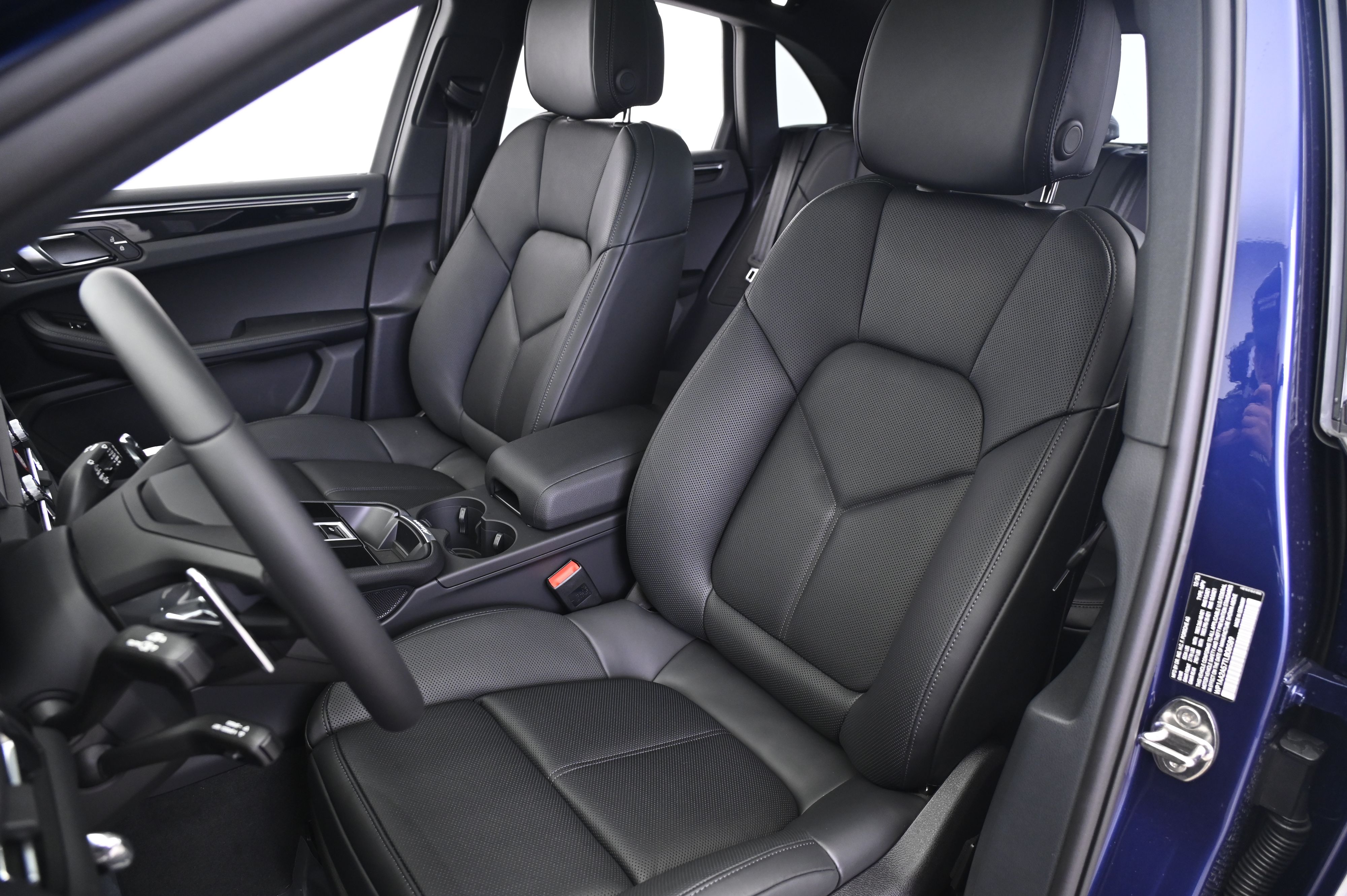 Thumbnail: 2026 Porsche Macan - 5