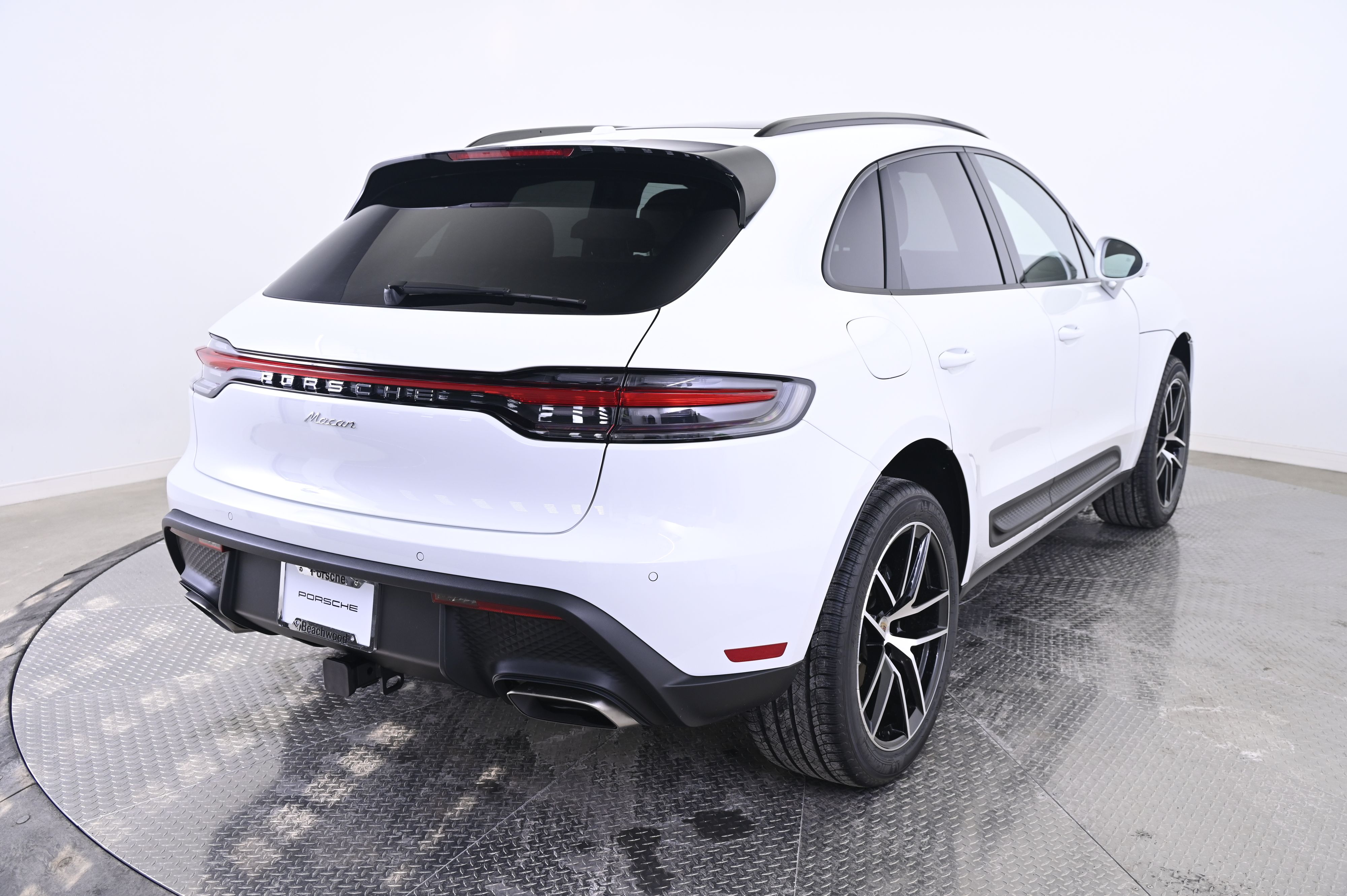 Thumbnail: 2026 Porsche Macan - 7