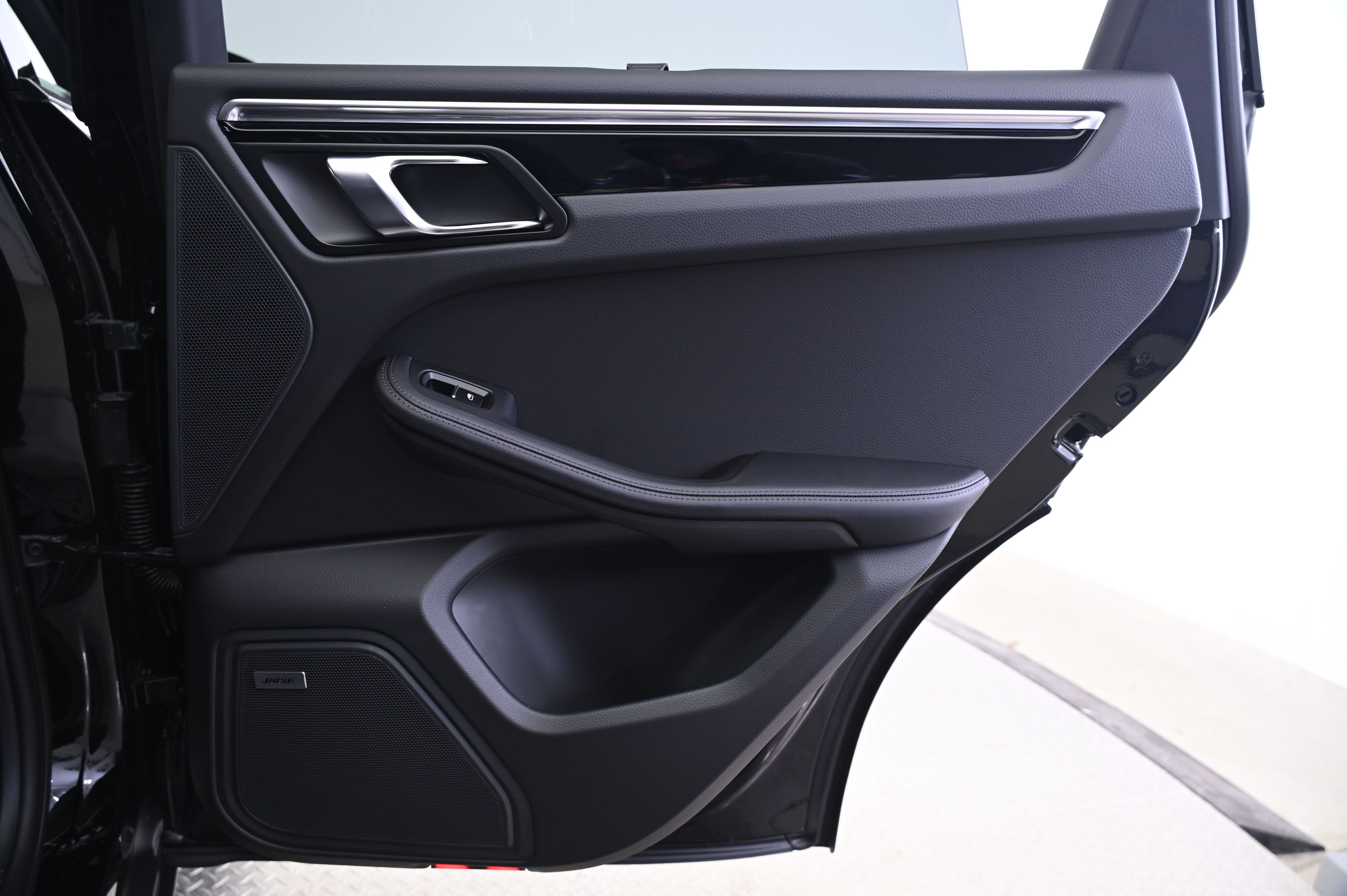 Thumbnail: 2026 Porsche Macan - 16