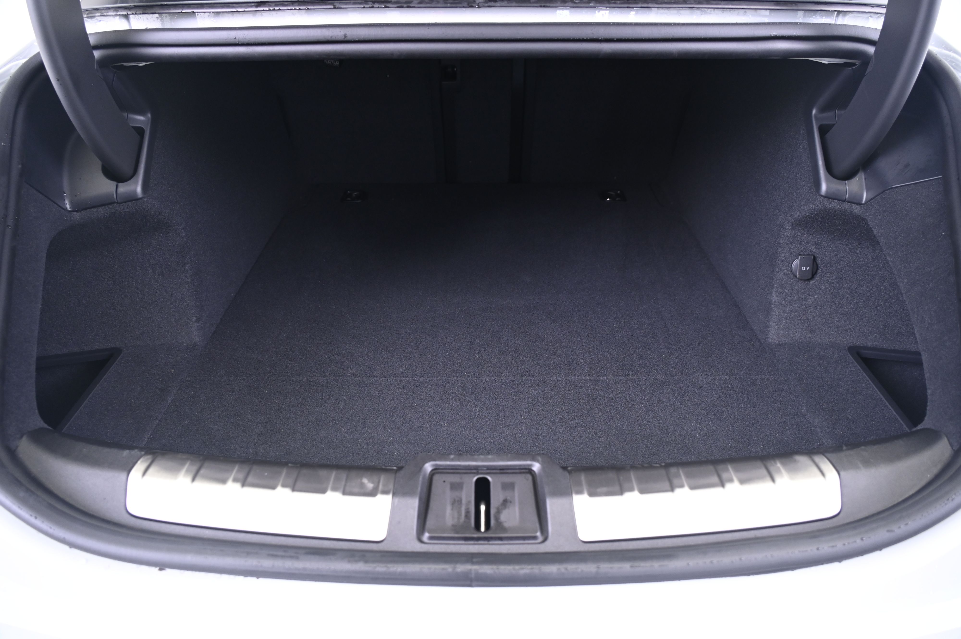 Thumbnail: 2025 Porsche Taycan - 15