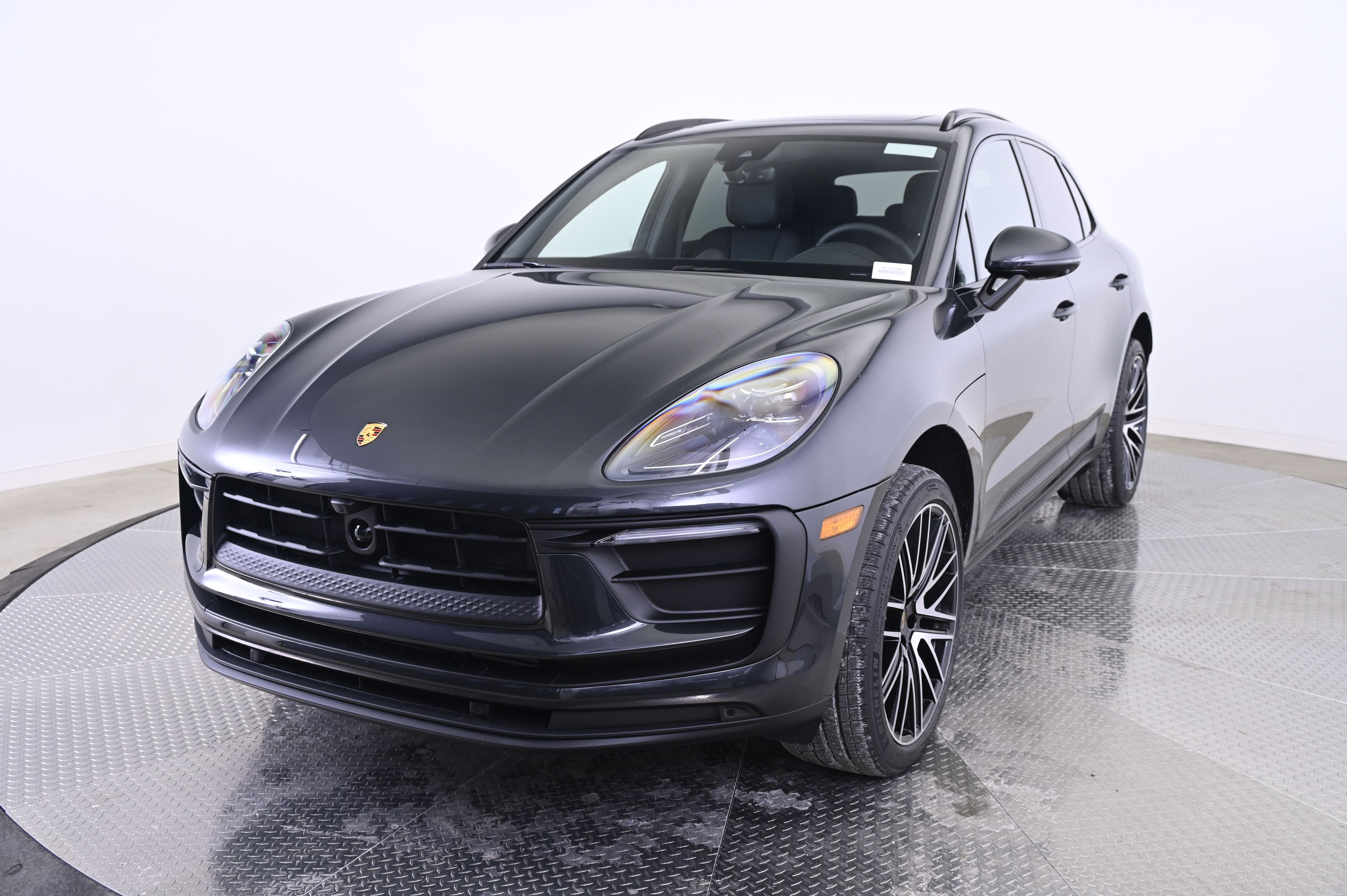 Thumbnail: 2026 Porsche Macan - 1