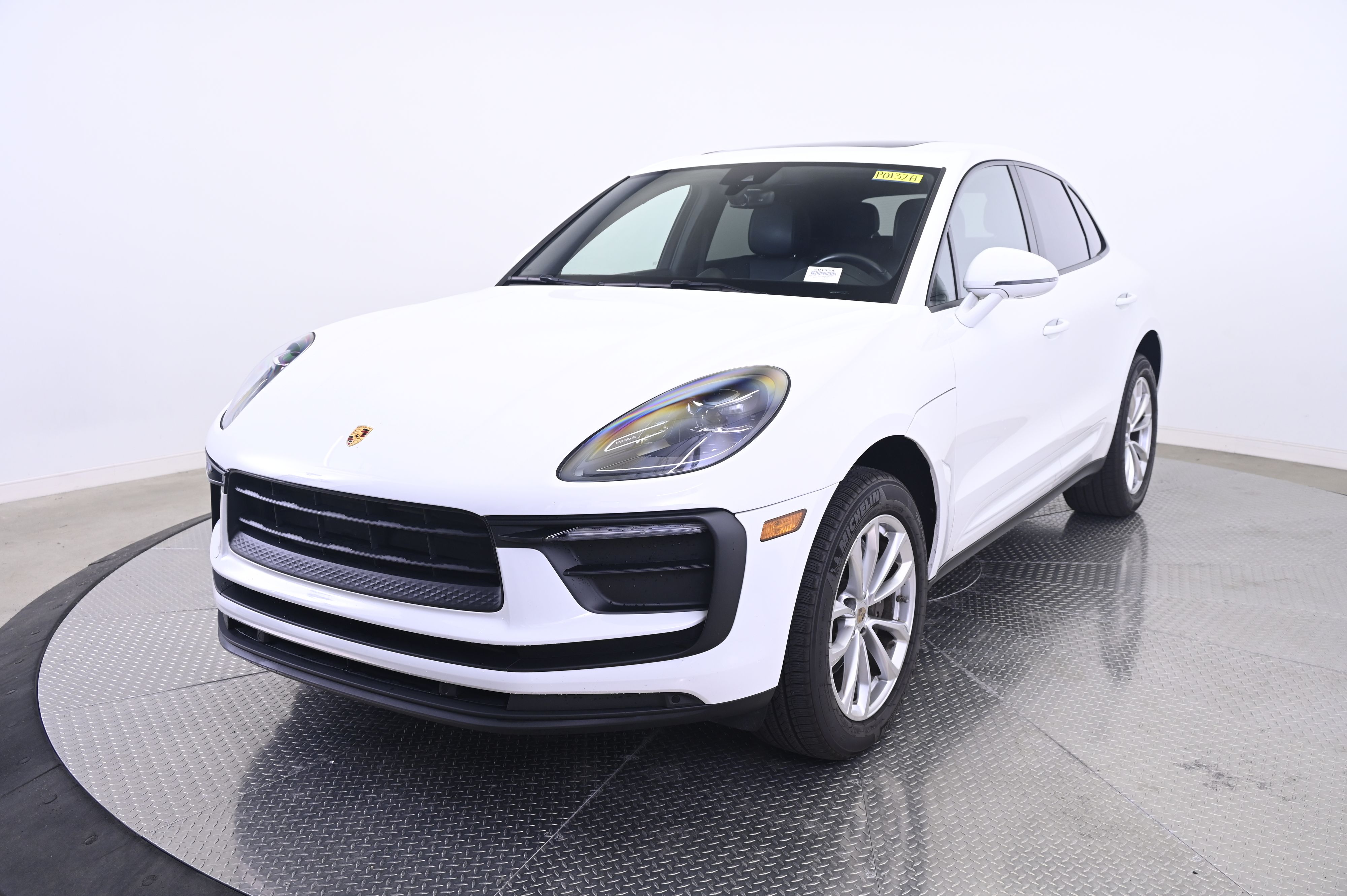 Thumbnail: 2022 Porsche Macan - 1