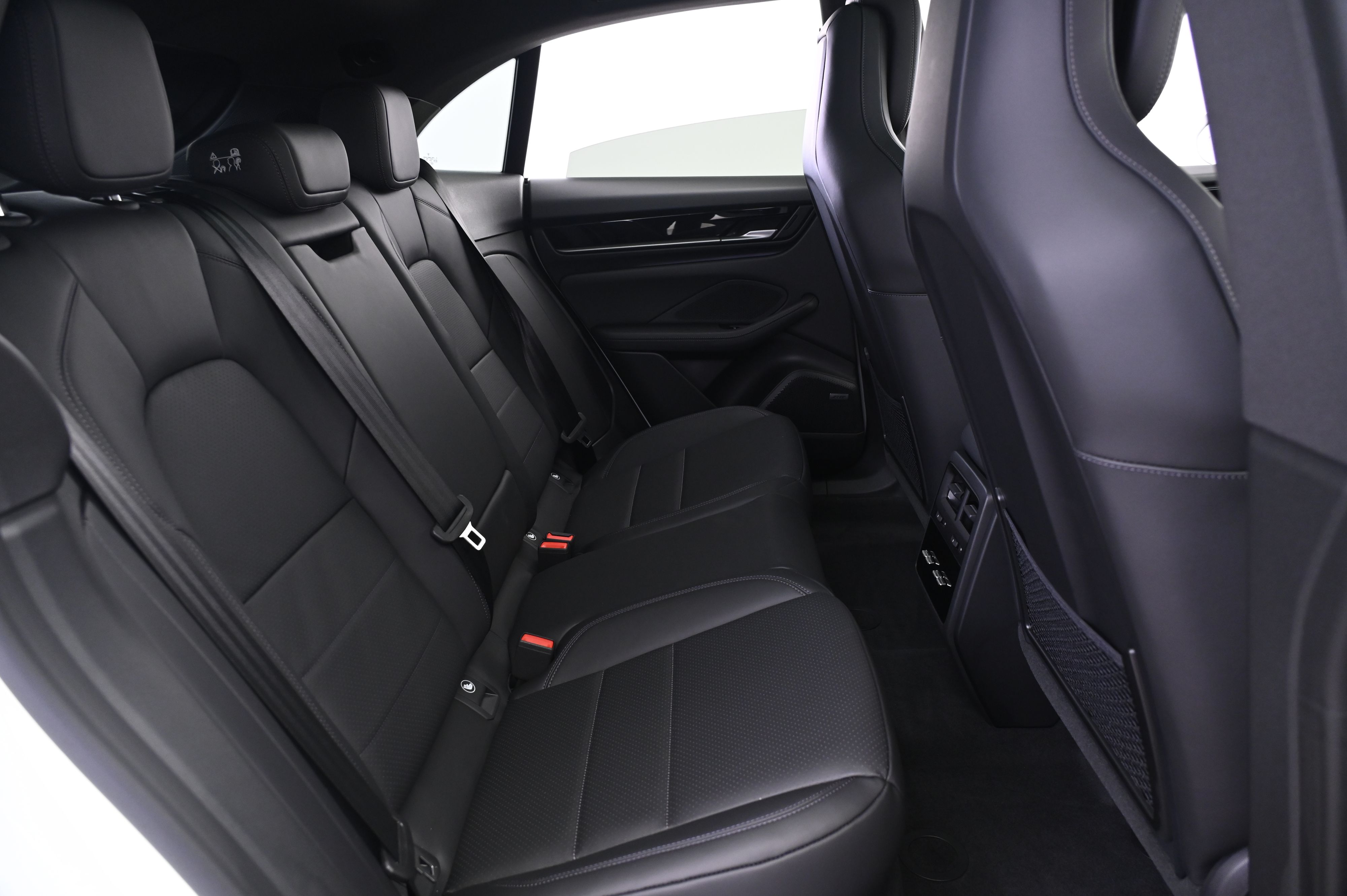 Thumbnail: 2025 Porsche Macan - 19