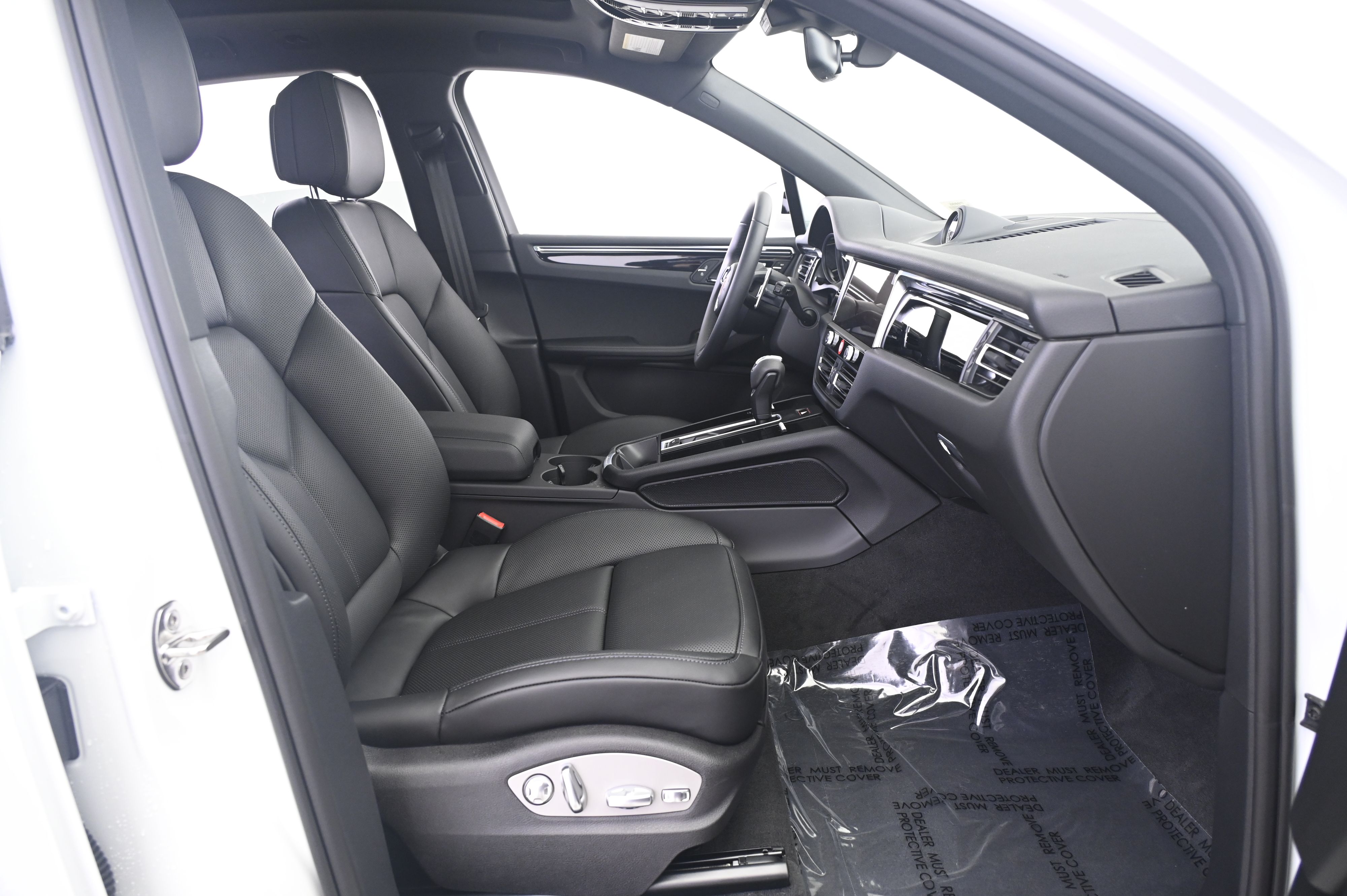 Thumbnail: 2026 Porsche Macan - 23