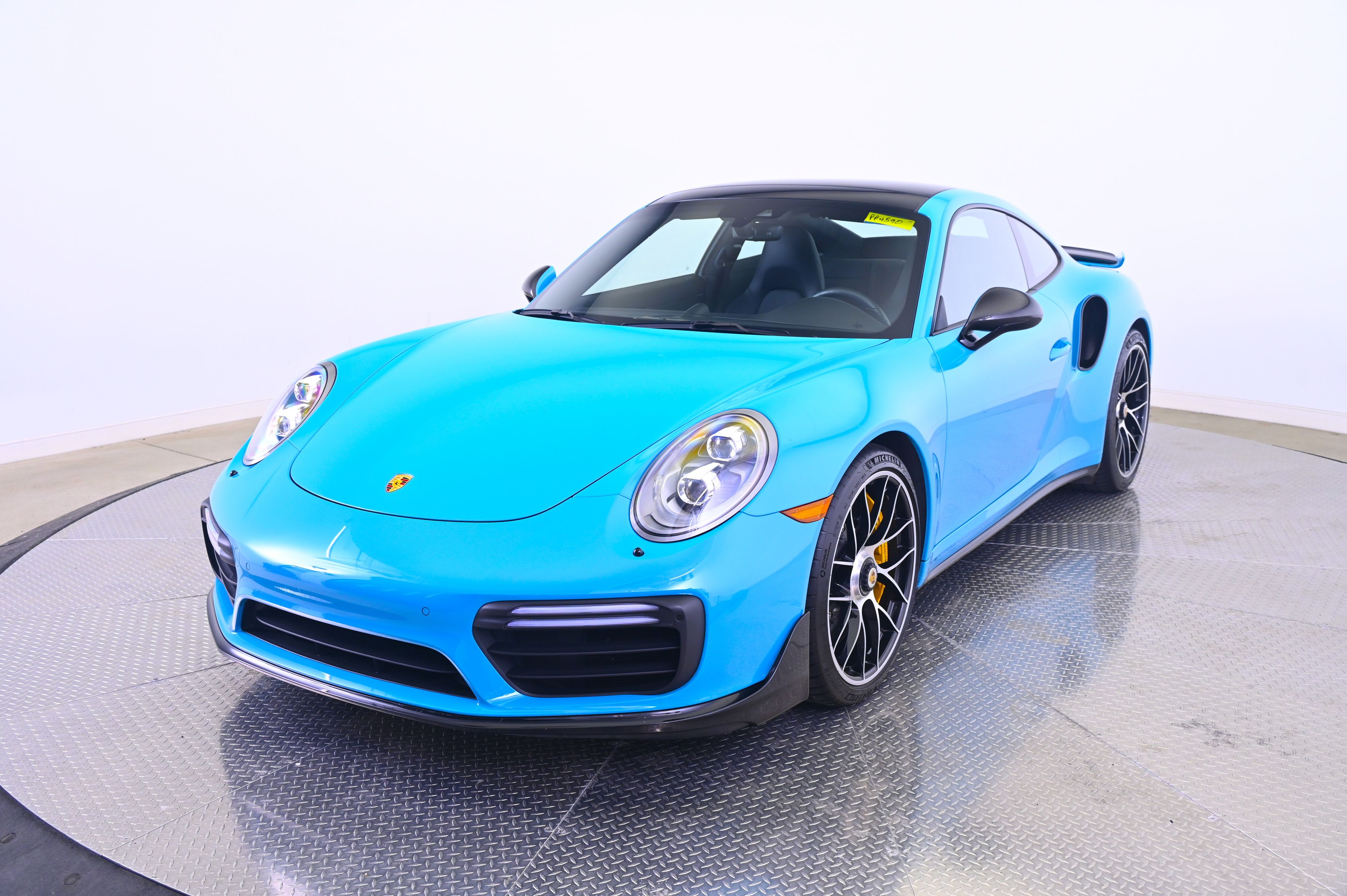 Thumbnail: 2017 Porsche 911 - 1