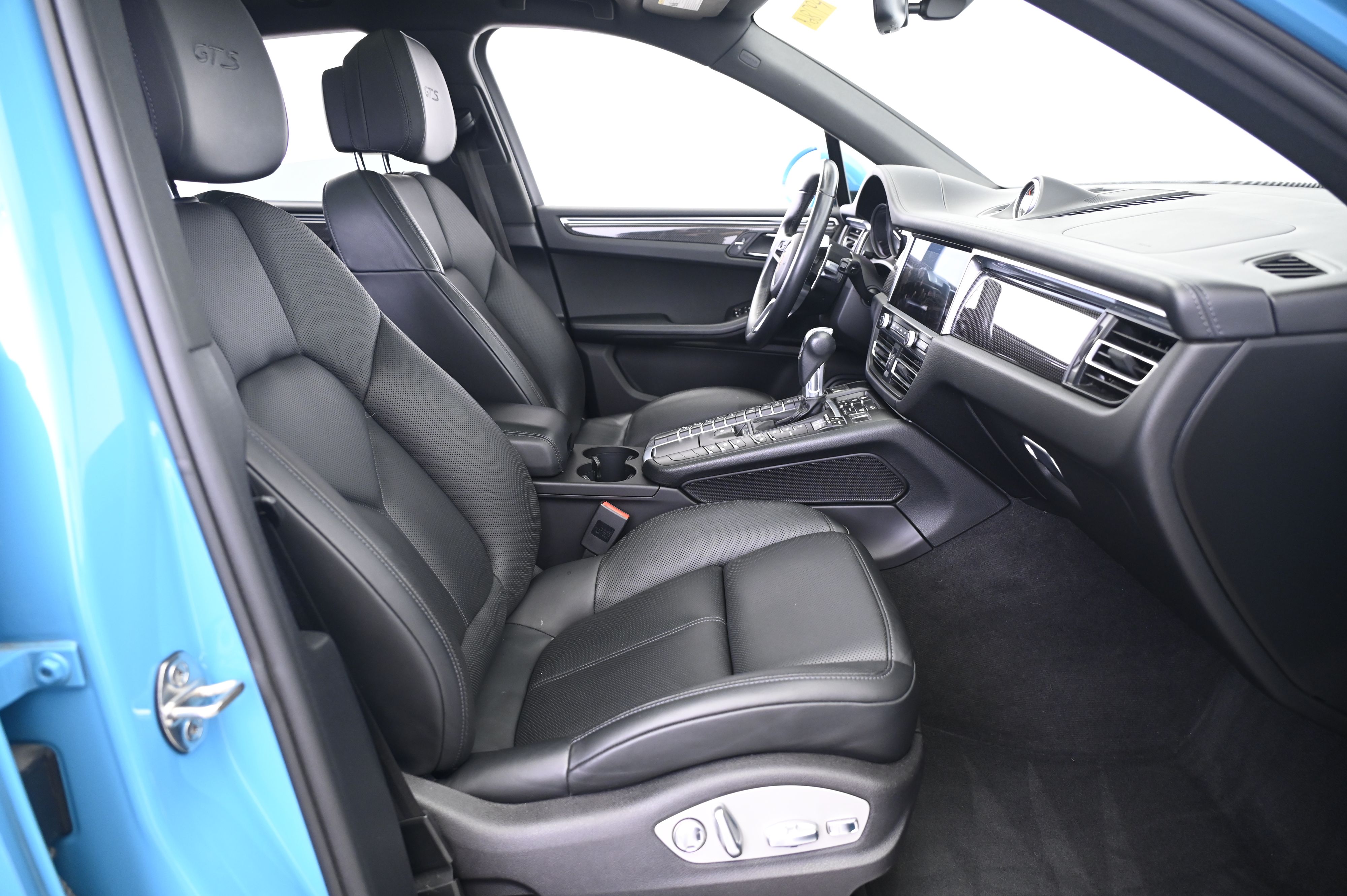 Thumbnail: 2021 Porsche Macan - 23