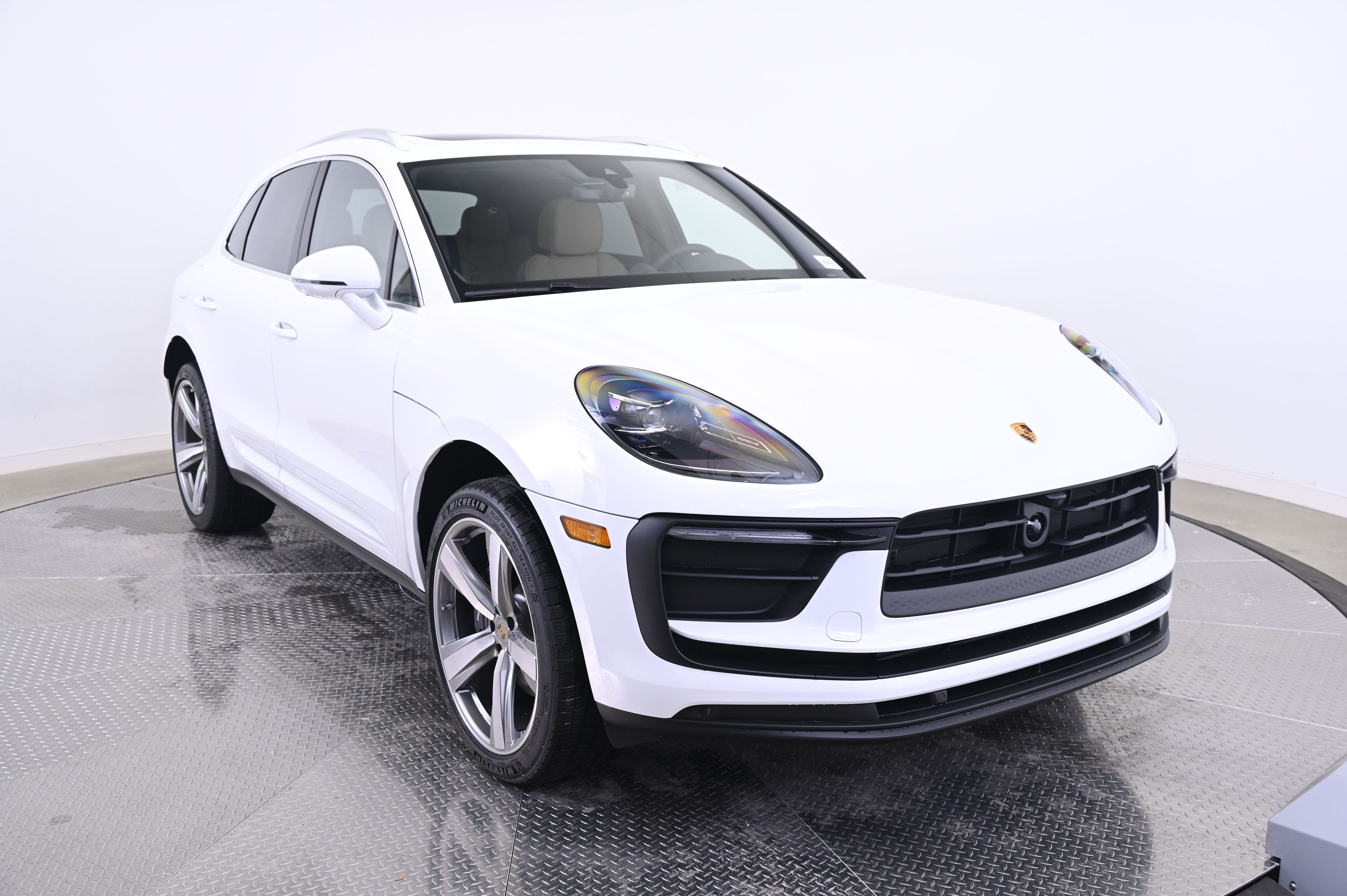 Thumbnail: 2026 Porsche Macan - 9