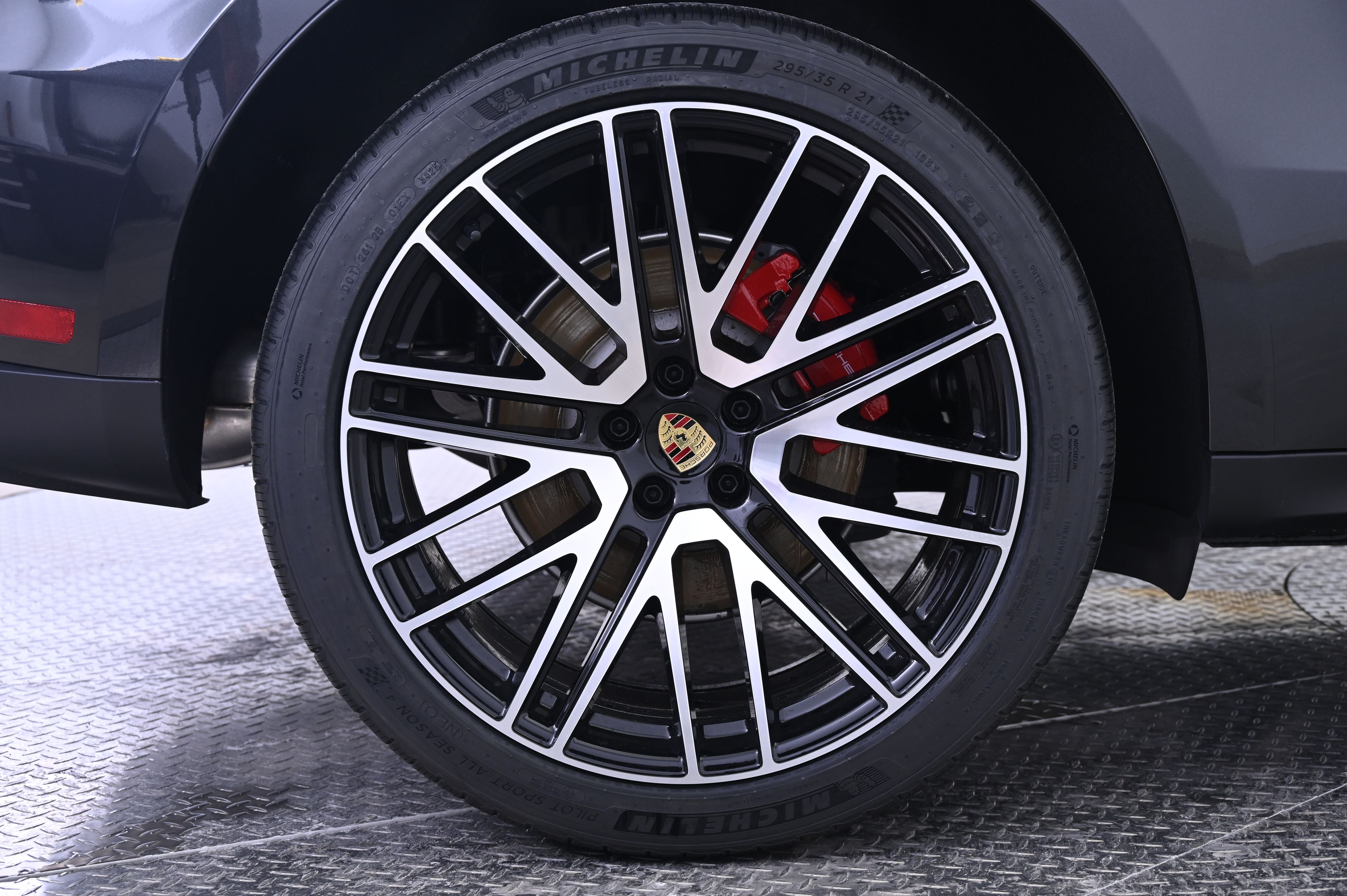 Thumbnail: 2026 Porsche Macan - 13