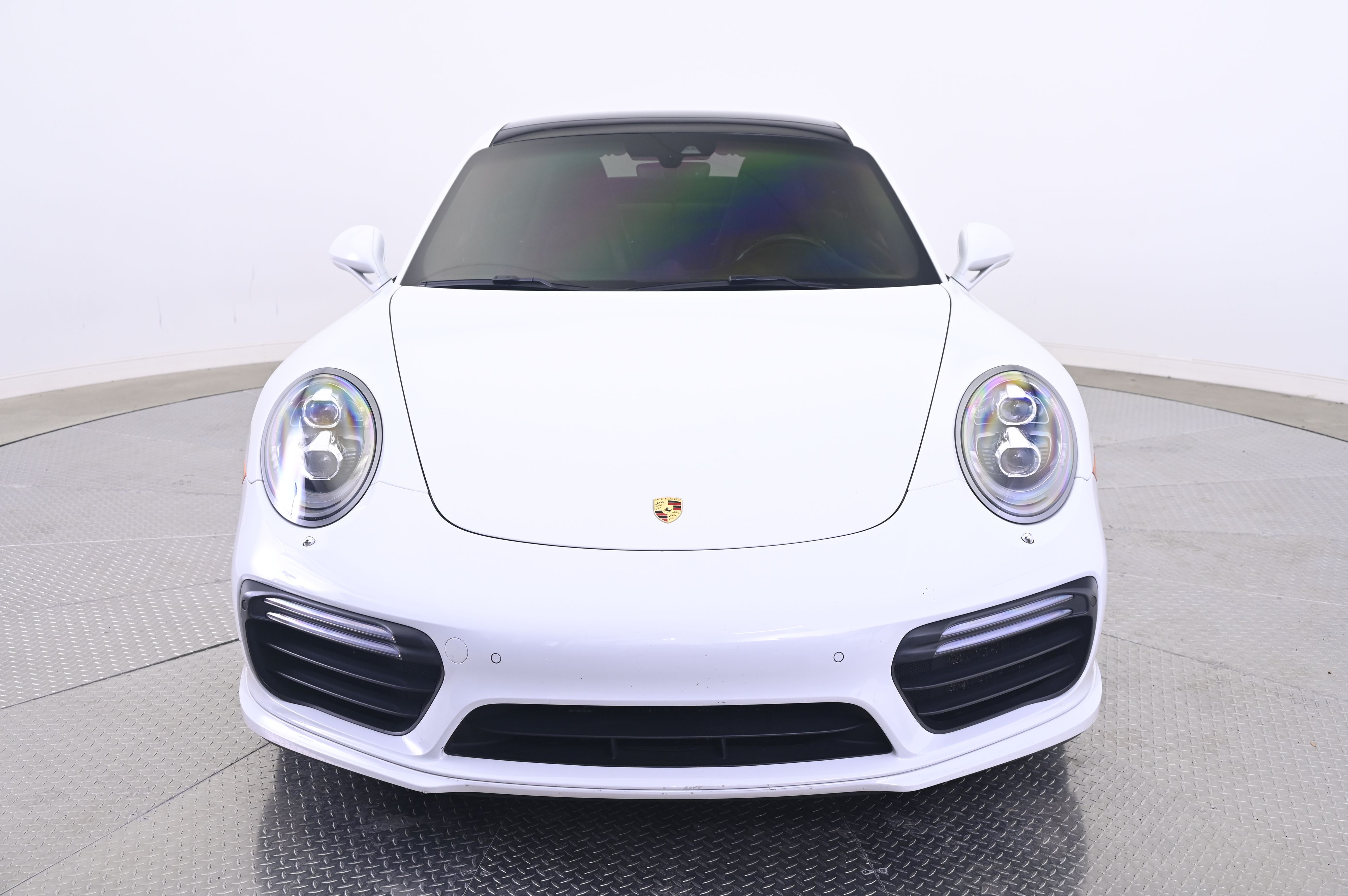 Thumbnail: 2017 Porsche 911 - 10