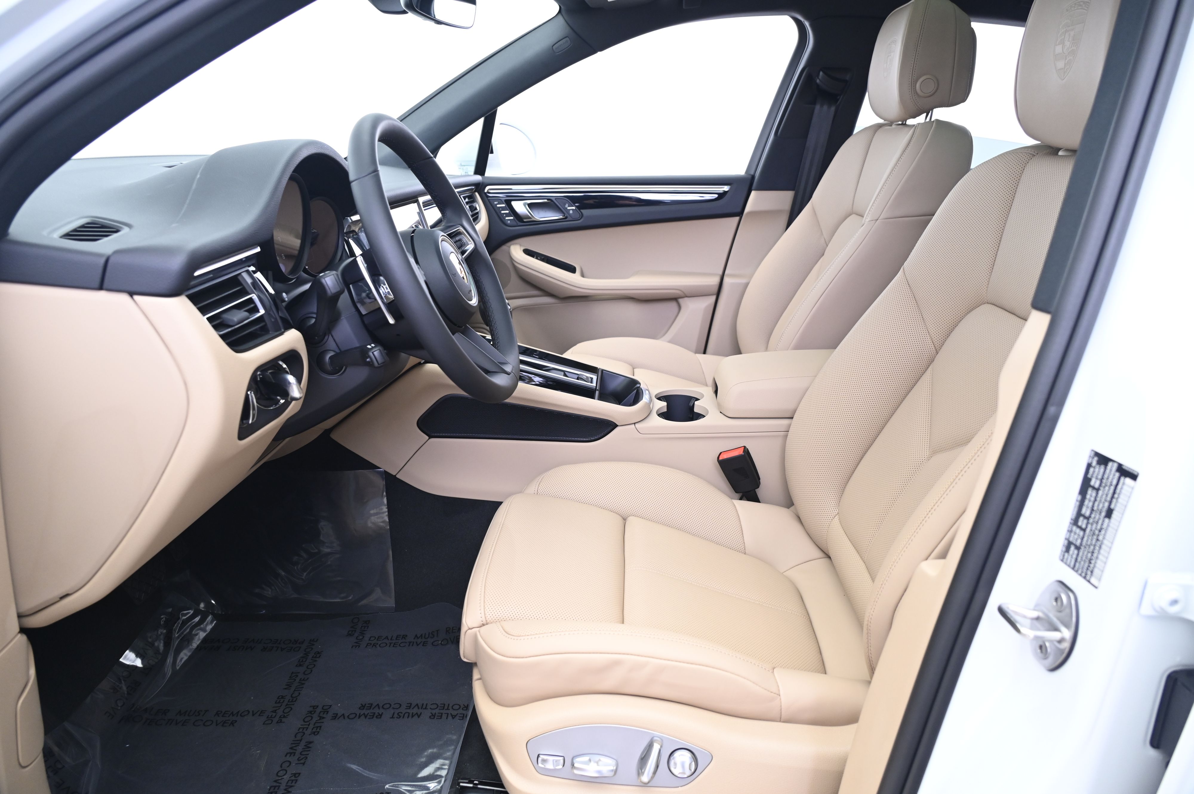 Thumbnail: 2026 Porsche Macan - 29