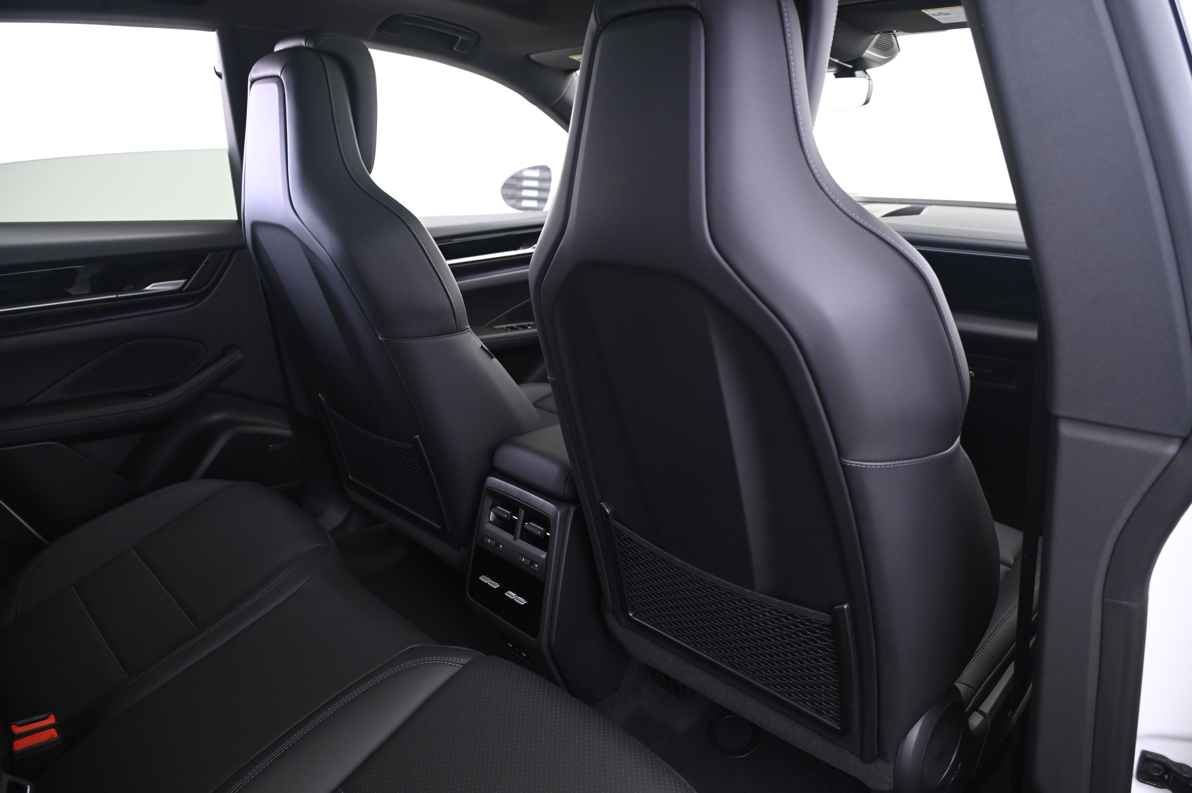 Thumbnail: 2025 Porsche Macan - 18