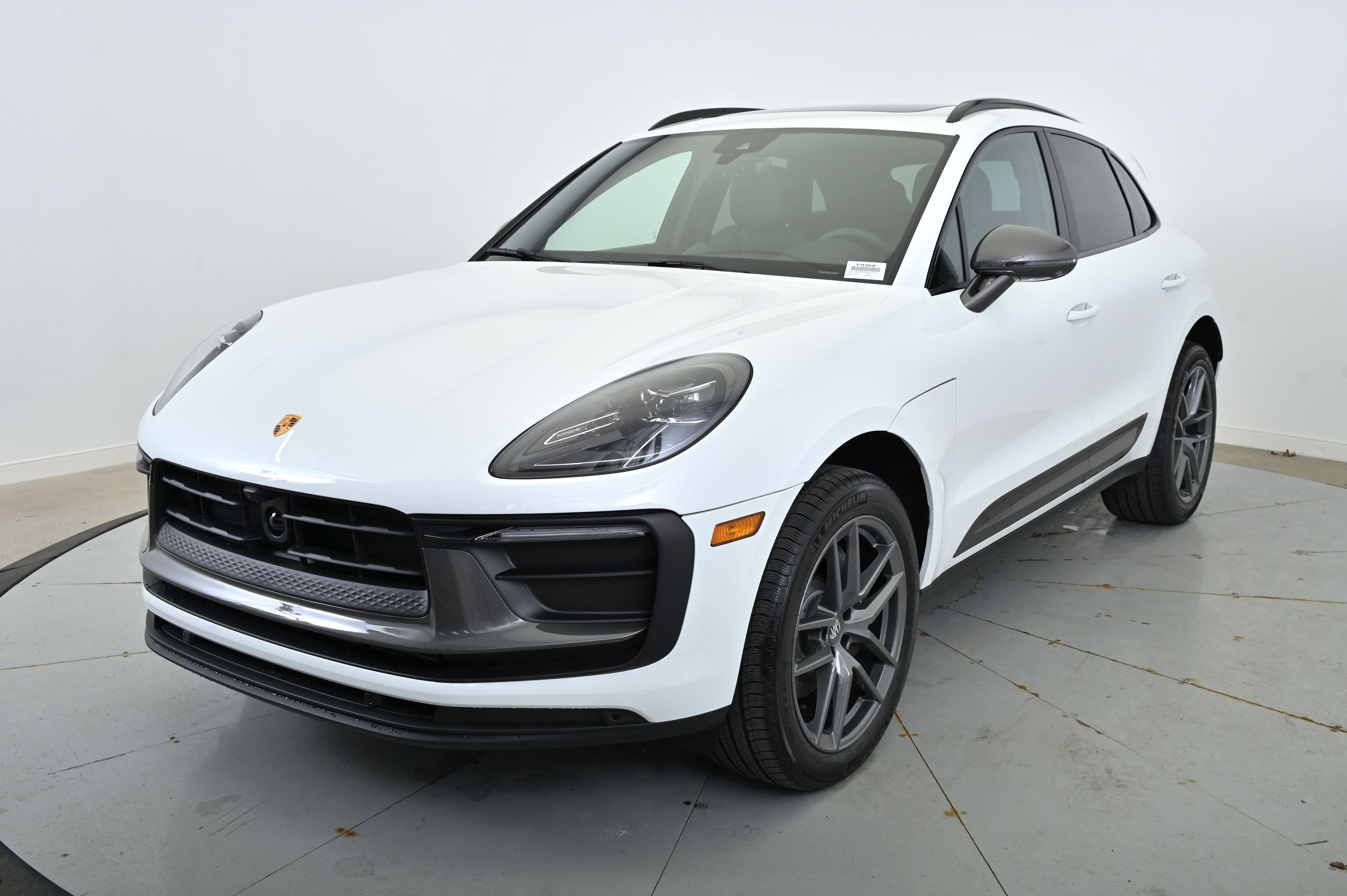 Thumbnail: 2025 Porsche Macan - 1
