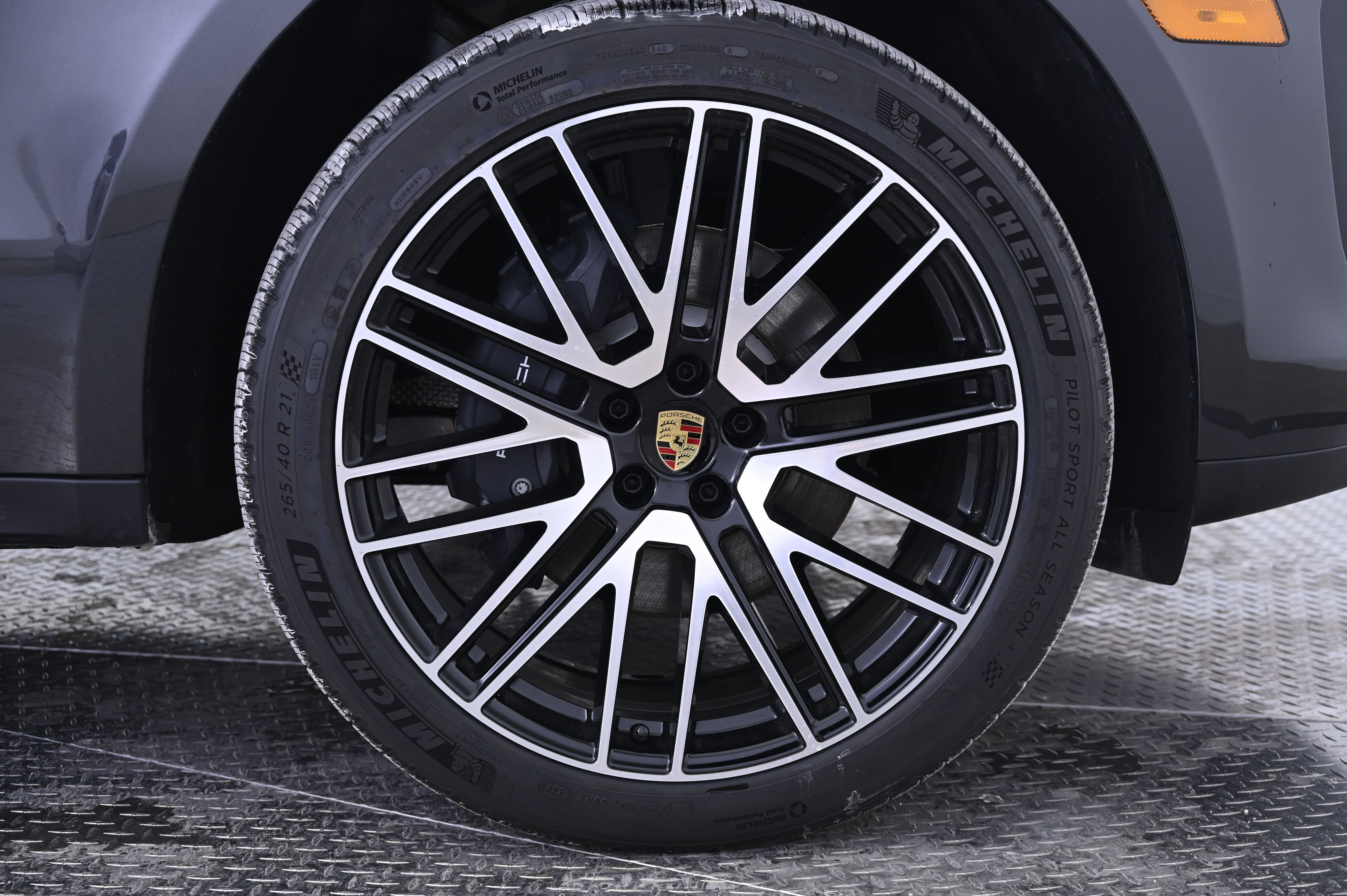 Thumbnail: 2026 Porsche Macan - 14