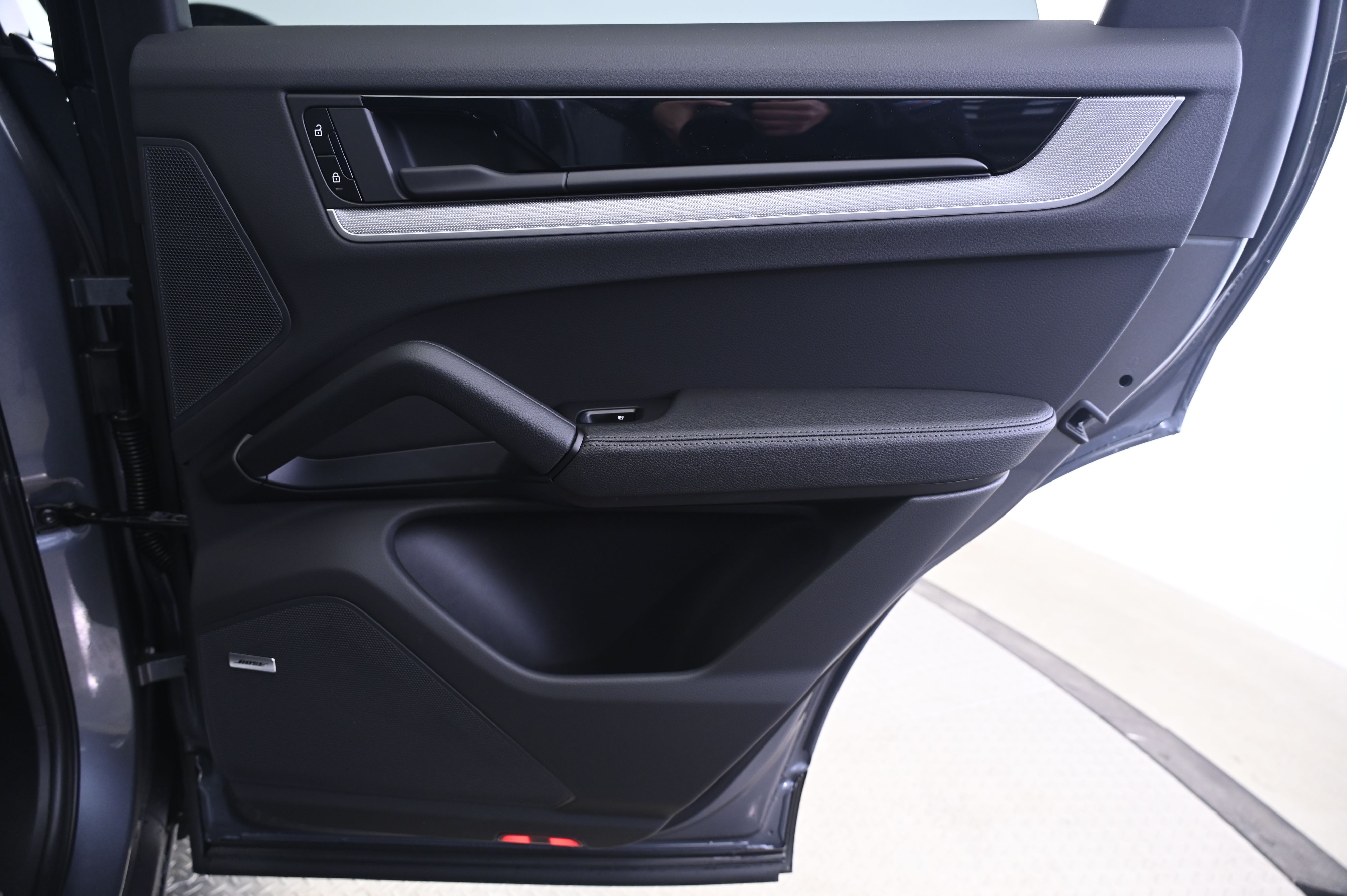 Thumbnail: 2026 Porsche Cayenne - 16