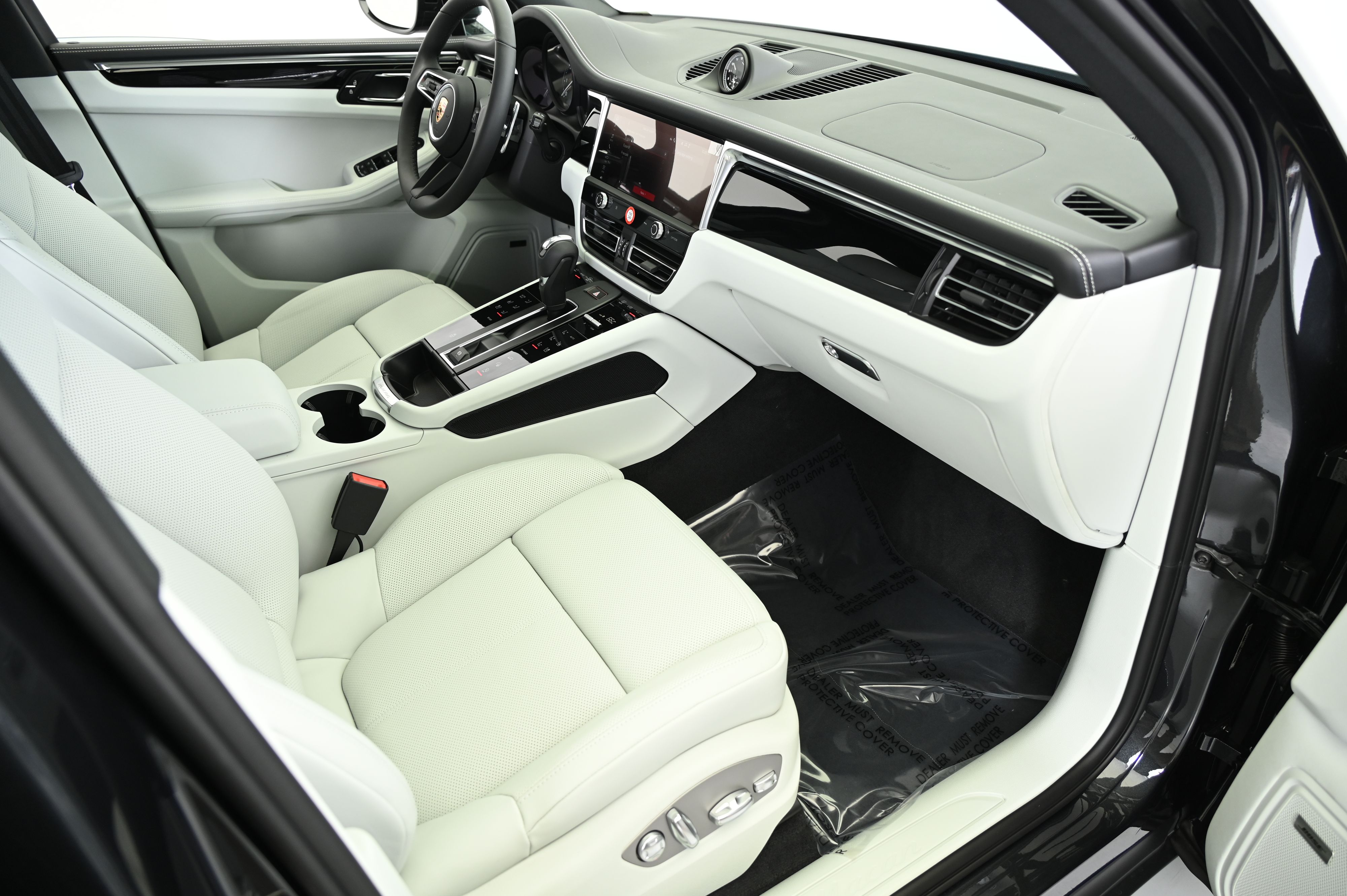 Thumbnail: 2025 Porsche Macan - 29