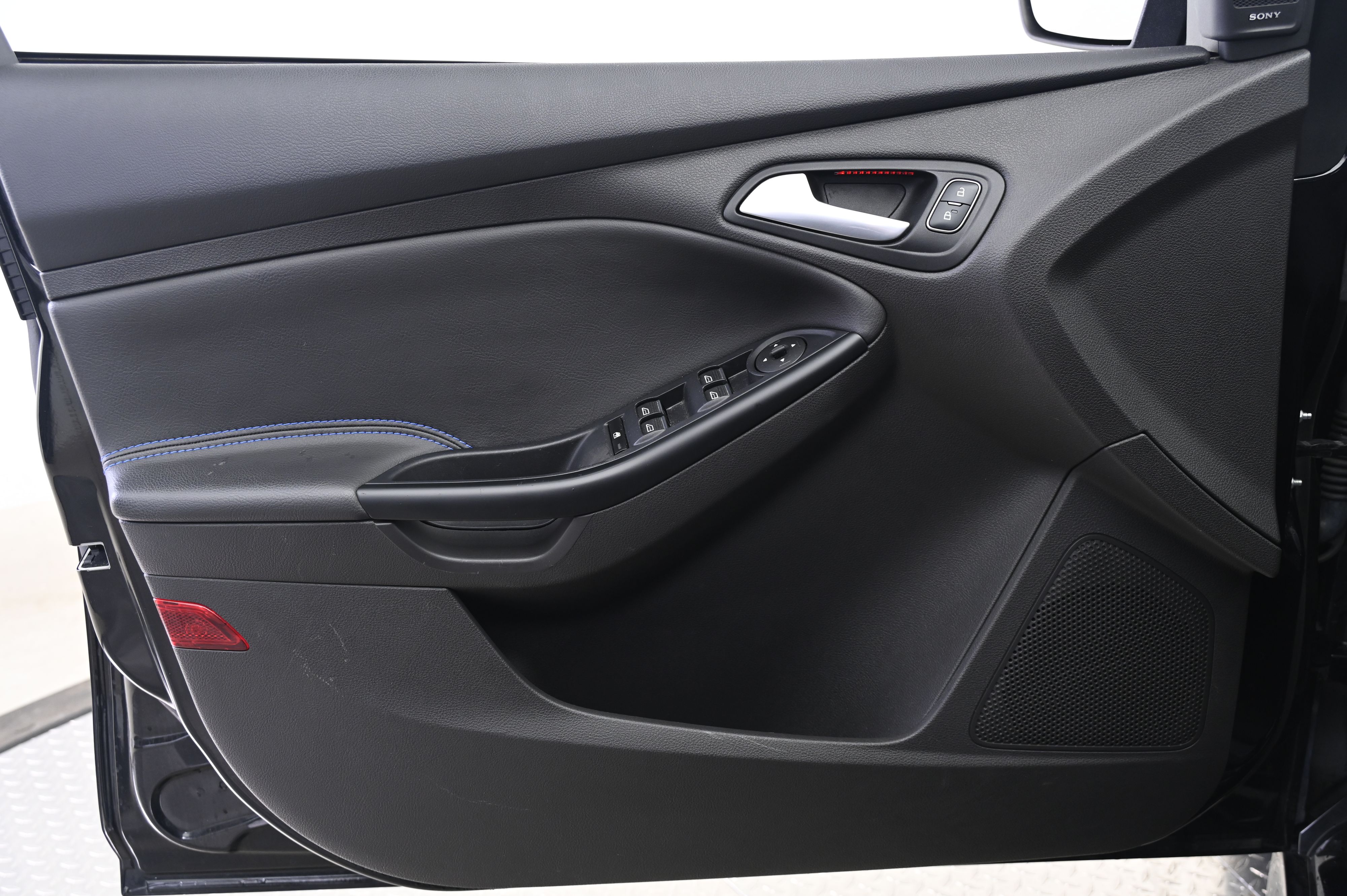 Thumbnail: 2016 Ford Focus - 26