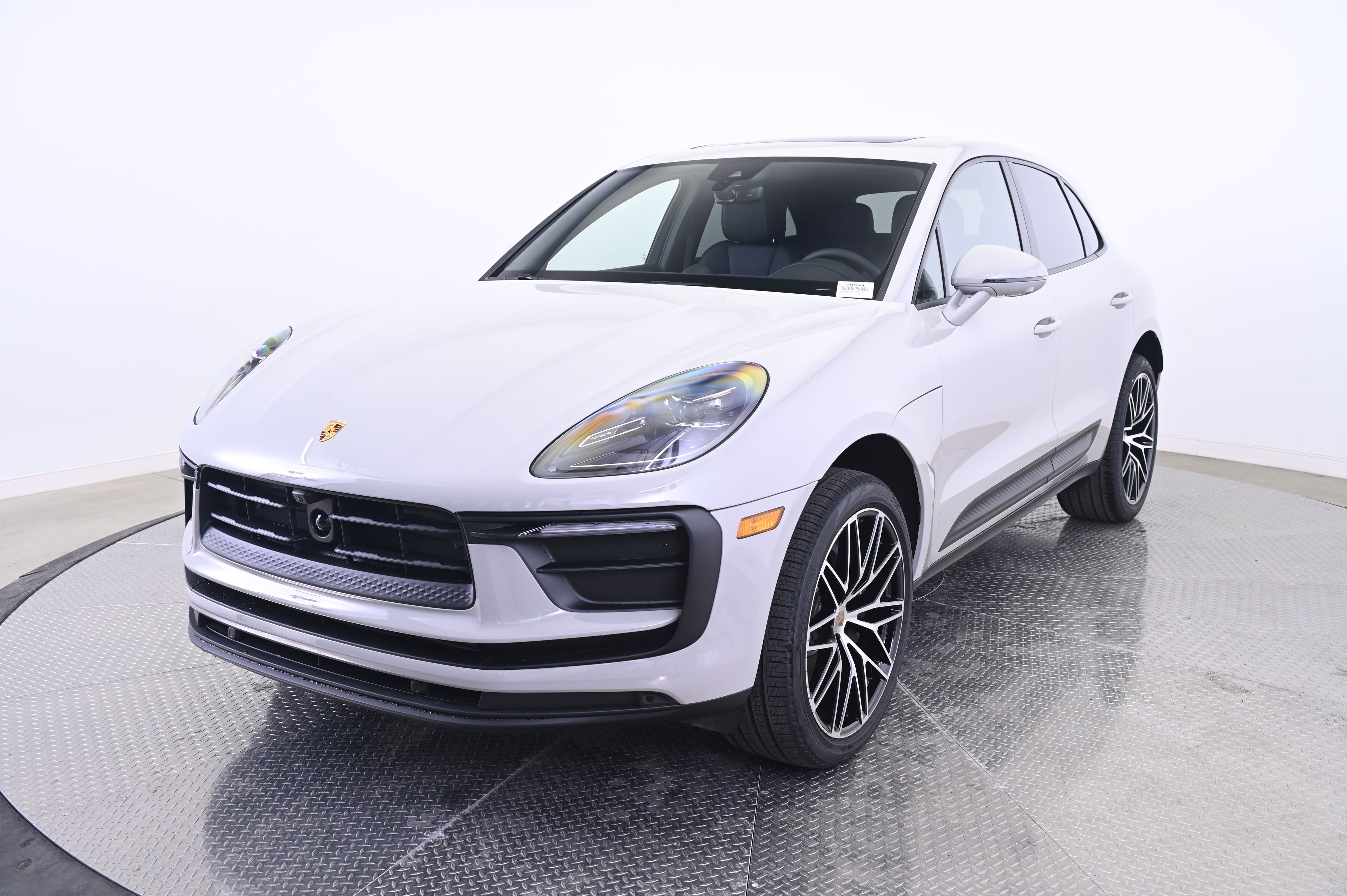 Thumbnail: 2026 Porsche Macan - 1