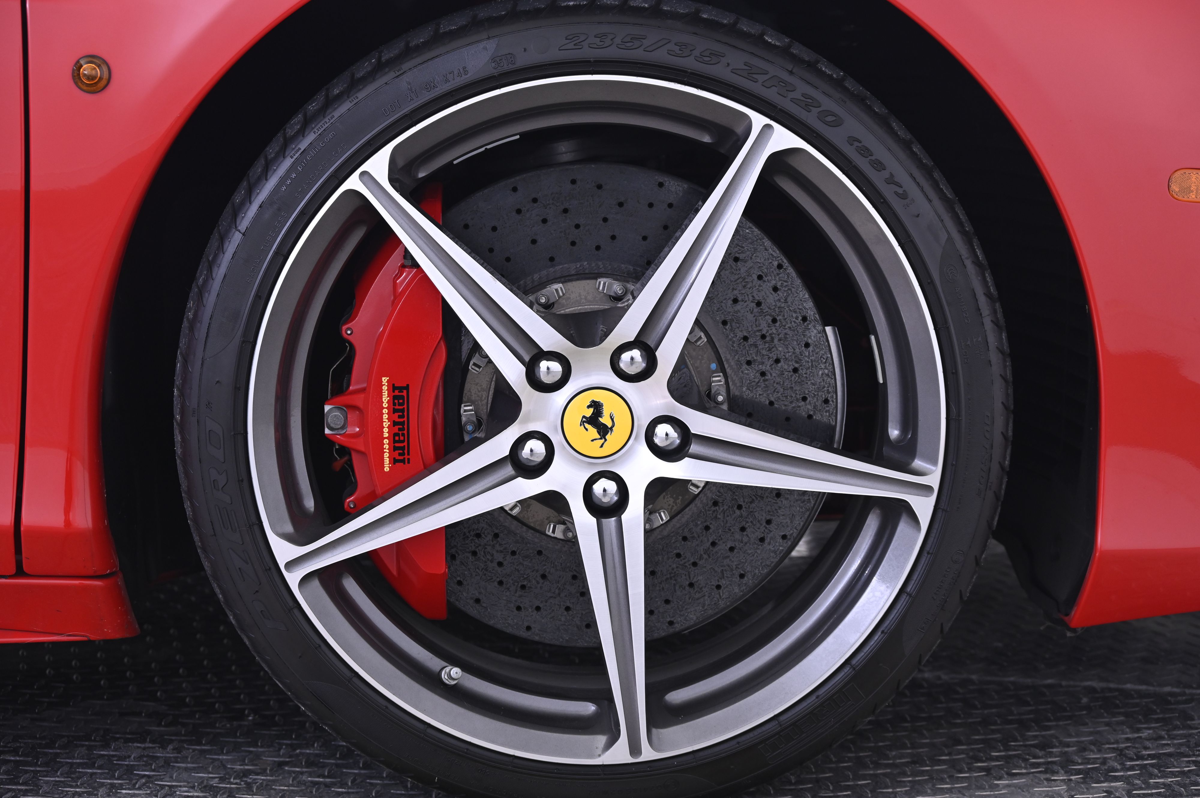 Thumbnail: 2013 Ferrari 458 - 18