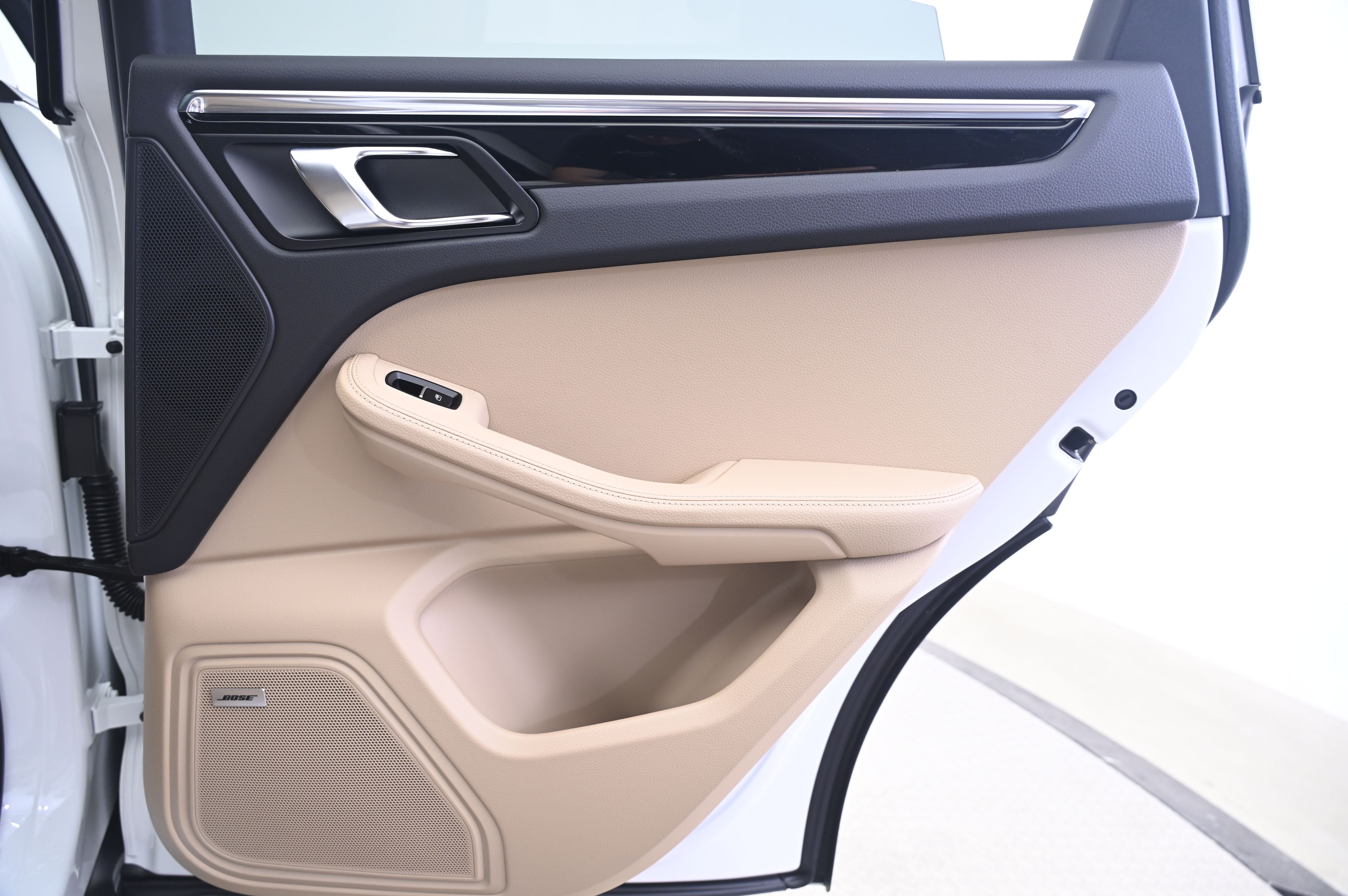 Thumbnail: 2026 Porsche Macan - 16