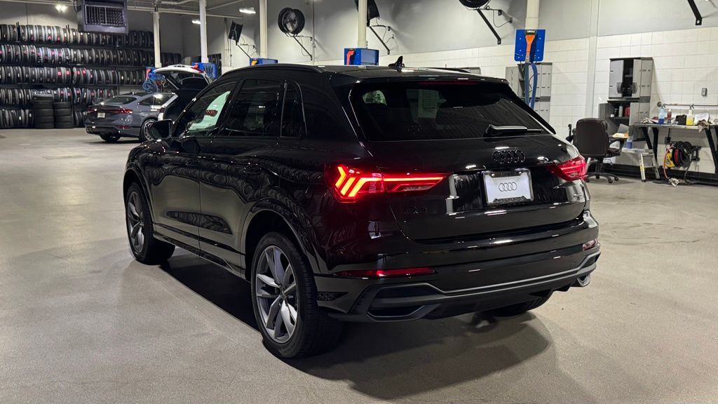 Thumbnail: 2025 Audi Q3 - 4